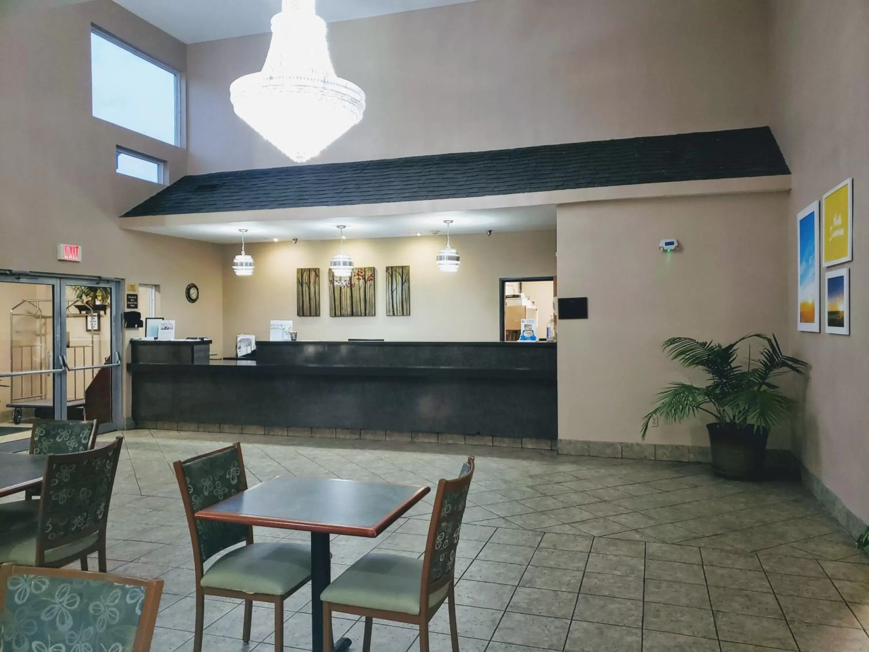 Lobby or reception in Days Inn & Suites by Wyndham of Morris