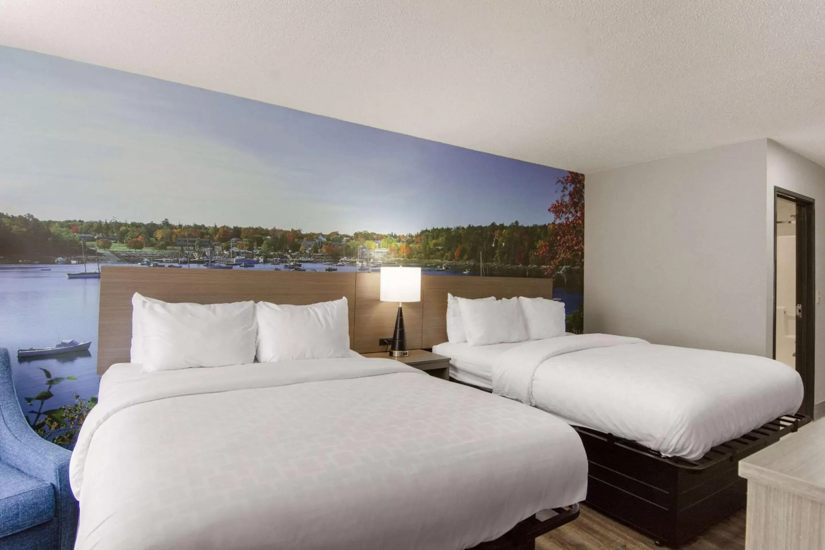 Bedroom, Bed in Clarion Pointe on the Lake Clarksville - South Hill West