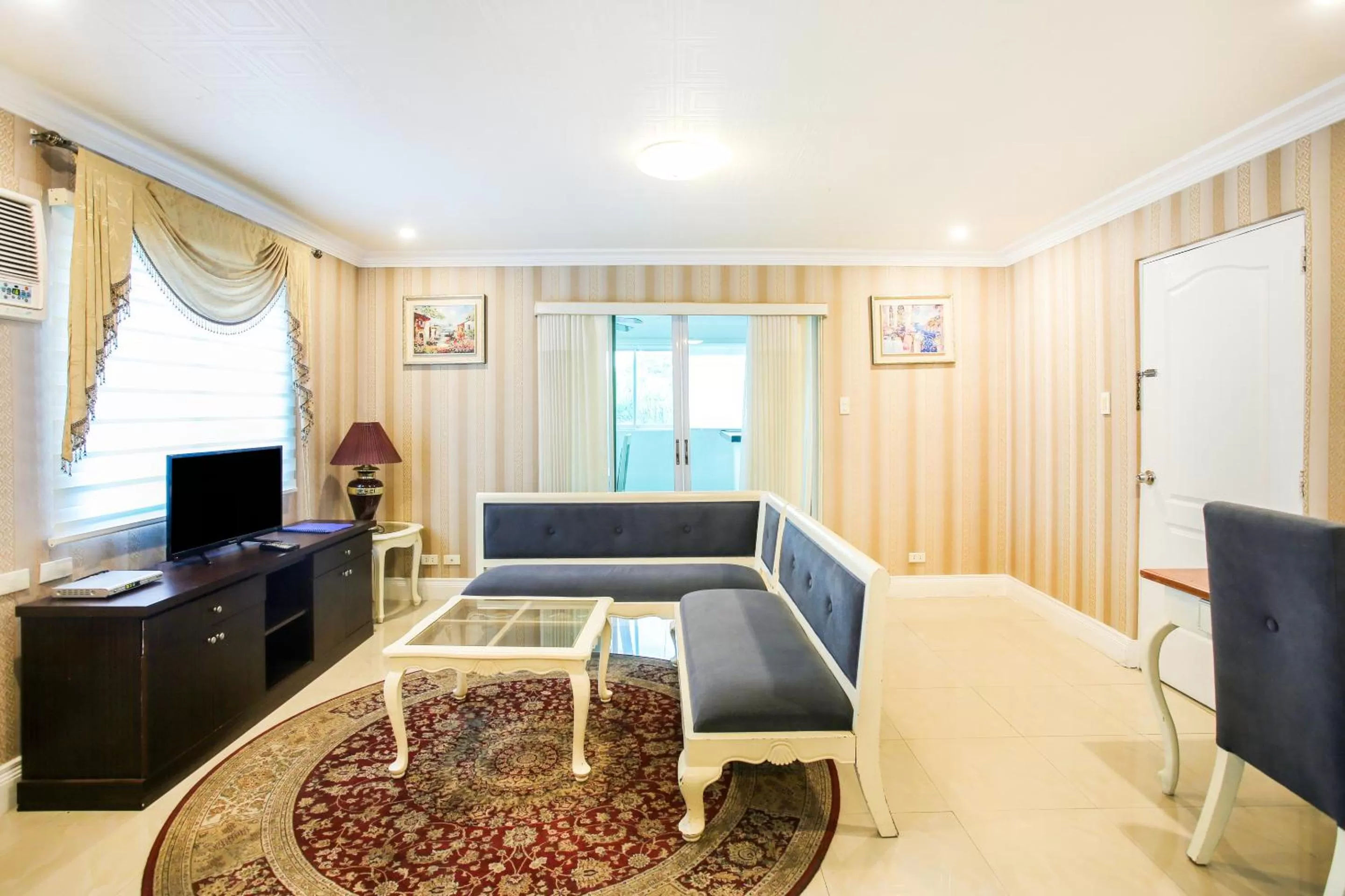 TV and multimedia in Hotel Euroasia By BLUEBOOKERS