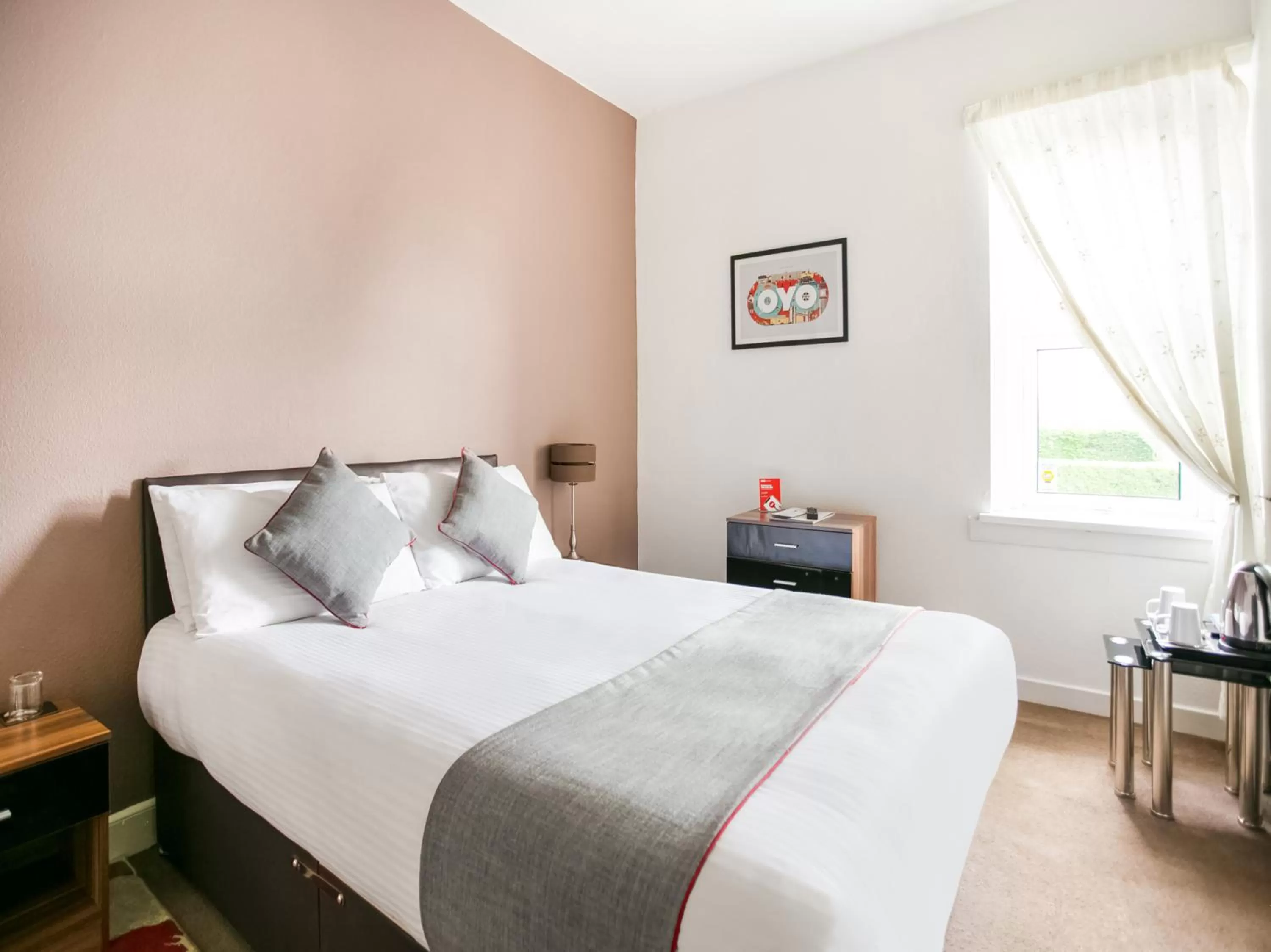 Bedroom, Bed in Corner Hotel