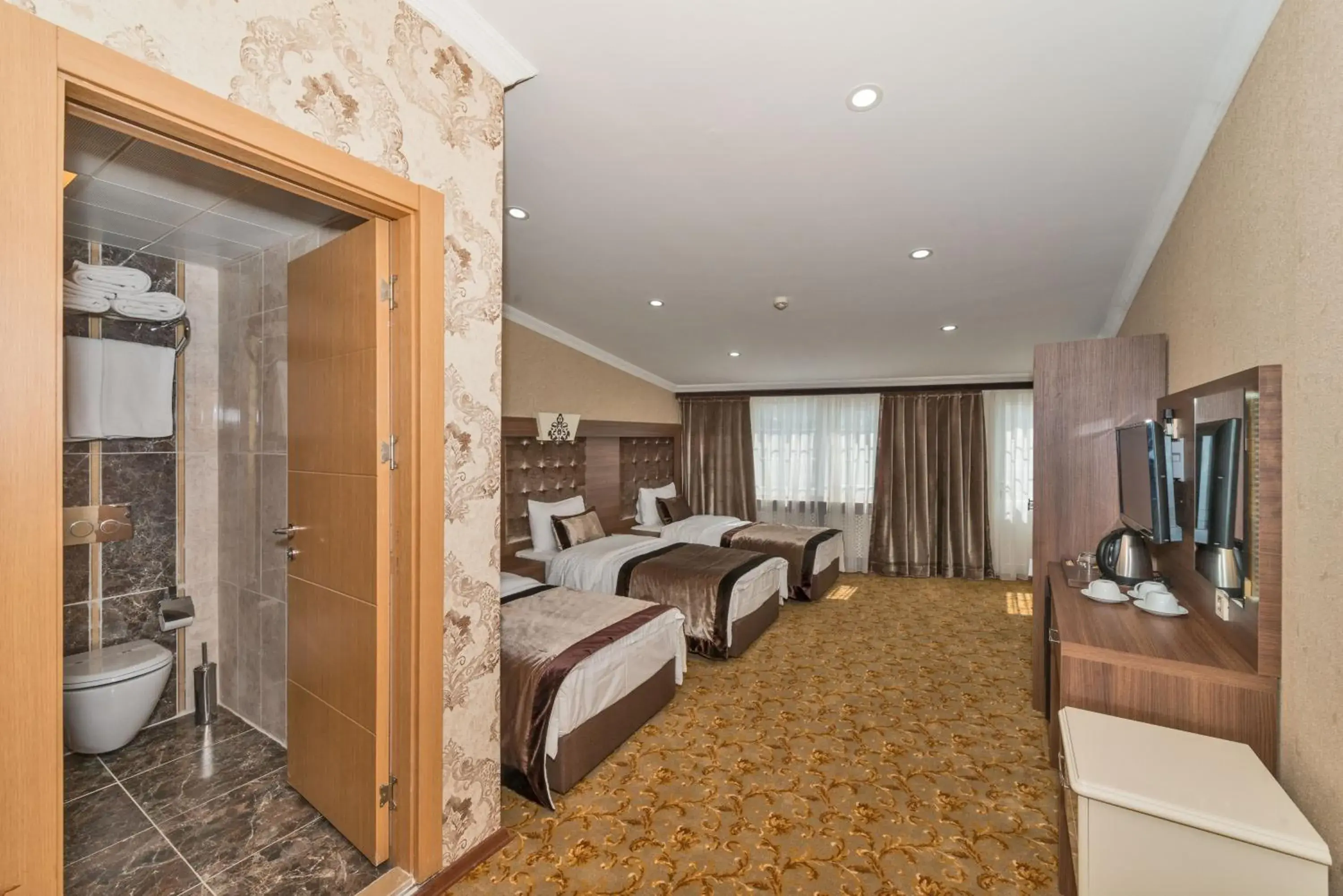 Bedroom, Bathroom in Montagna Hera Hotel