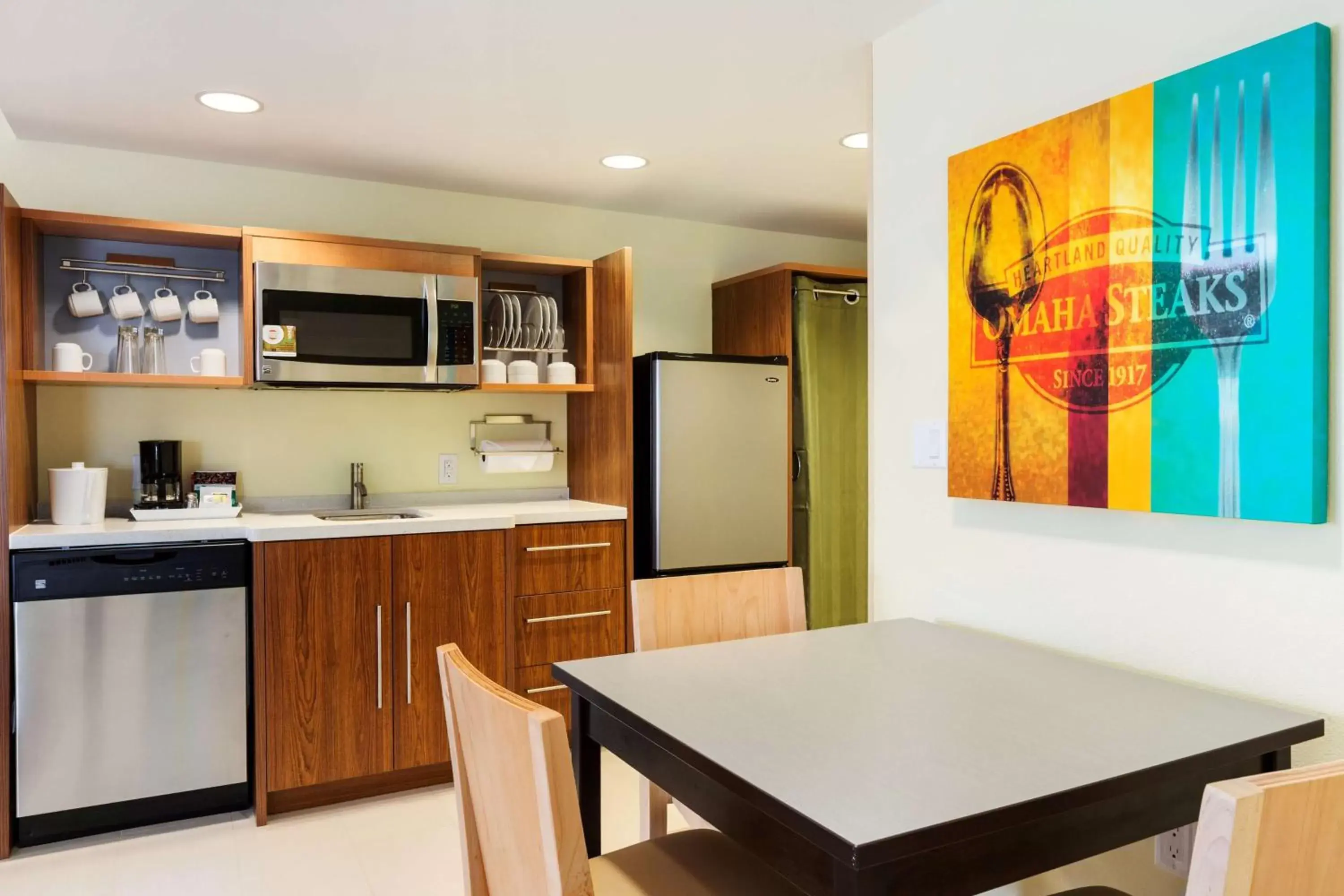 Kitchen or kitchenette, Kitchen/Kitchenette in Home2 Suites By Hilton Omaha West