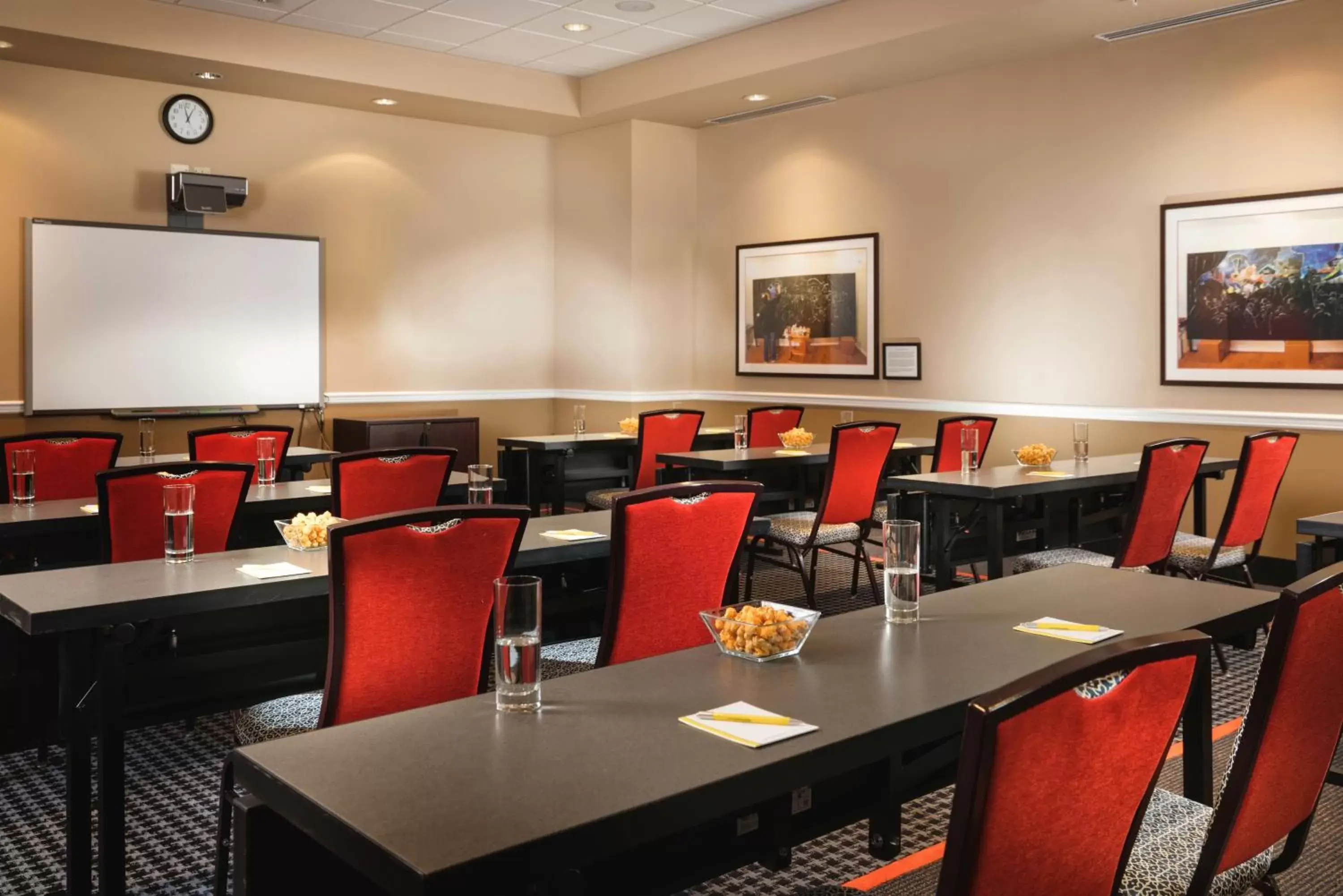 Meeting/conference room, Restaurant/Places to Eat in Staypineapple, The Maxwell Hotel, Seattle Center Seattle