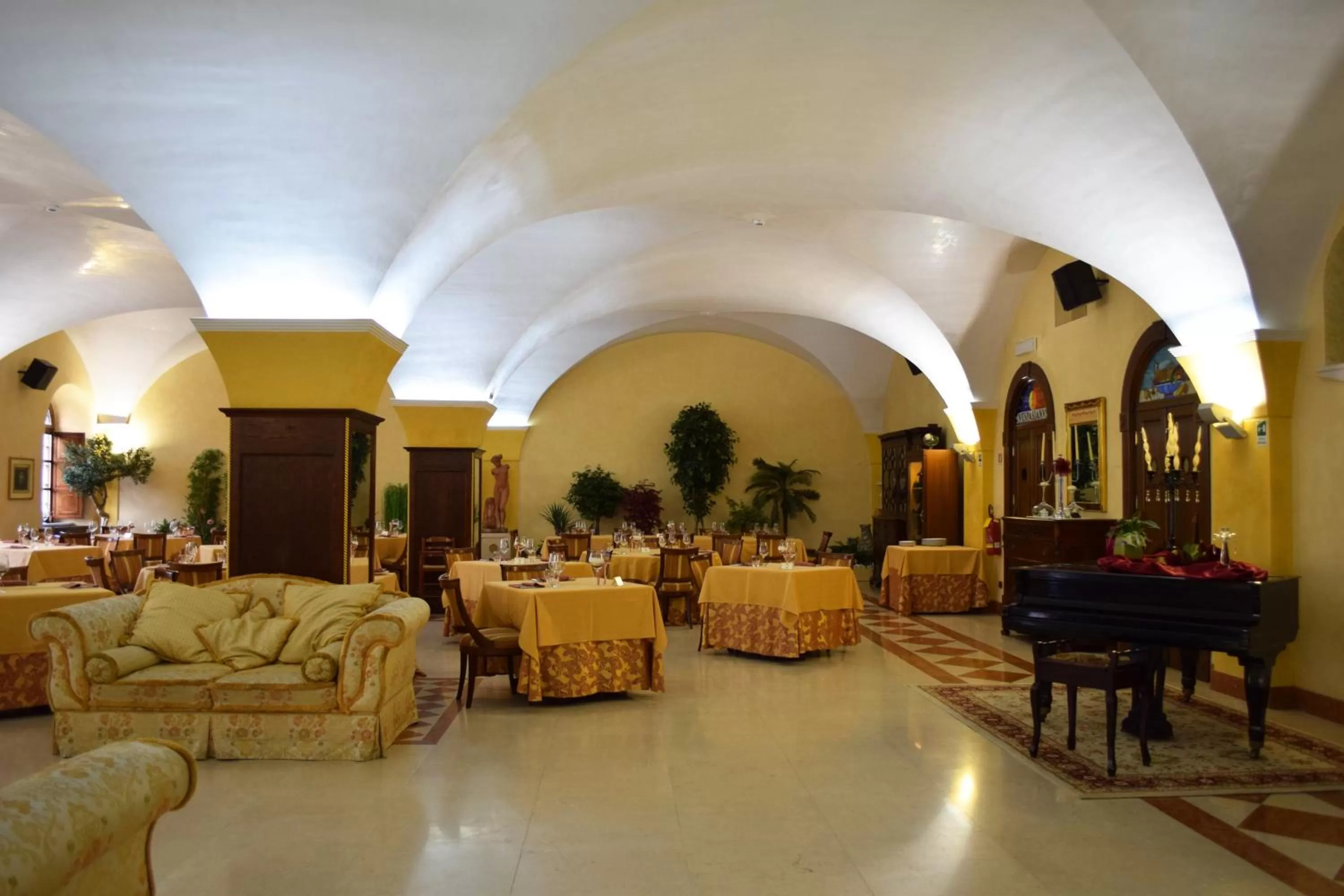 Restaurant/places to eat in Olimpus