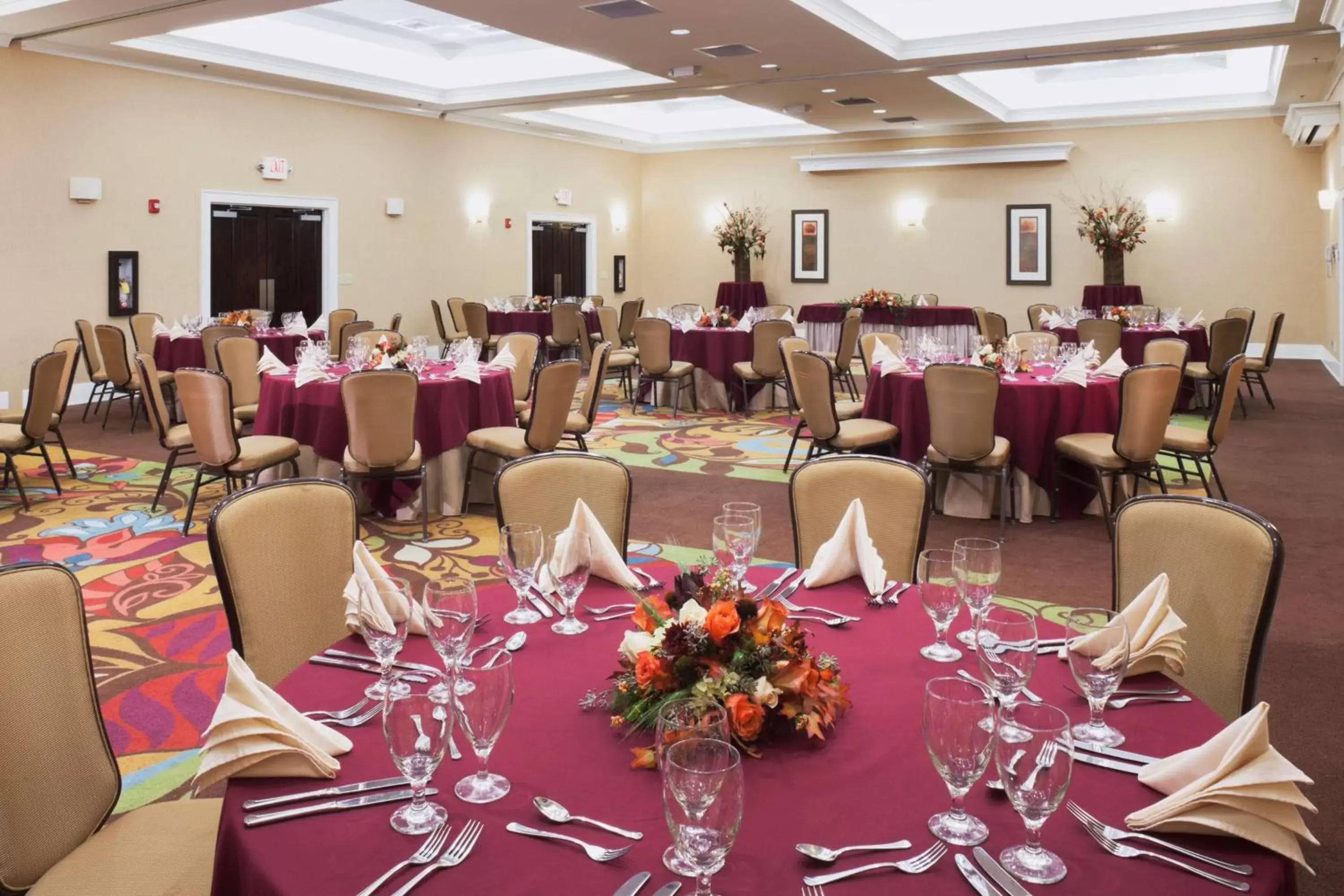 Meeting/conference room, Restaurant/Places to Eat in DoubleTree by Hilton Columbus