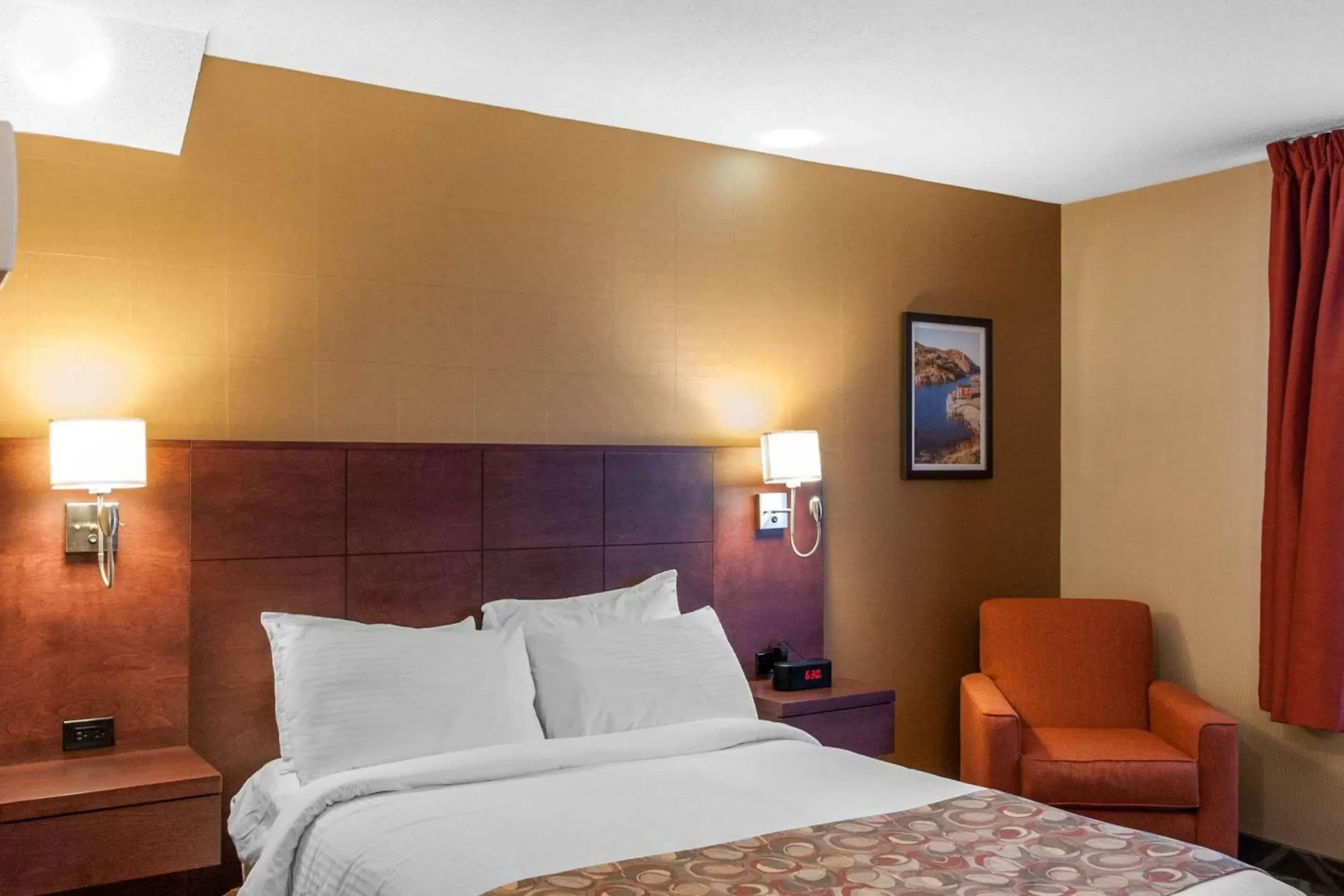 Photo of the whole room, Bed in Quality Hotel & Suites Photo of the whole room, Bed in Quality Hotel & Suites