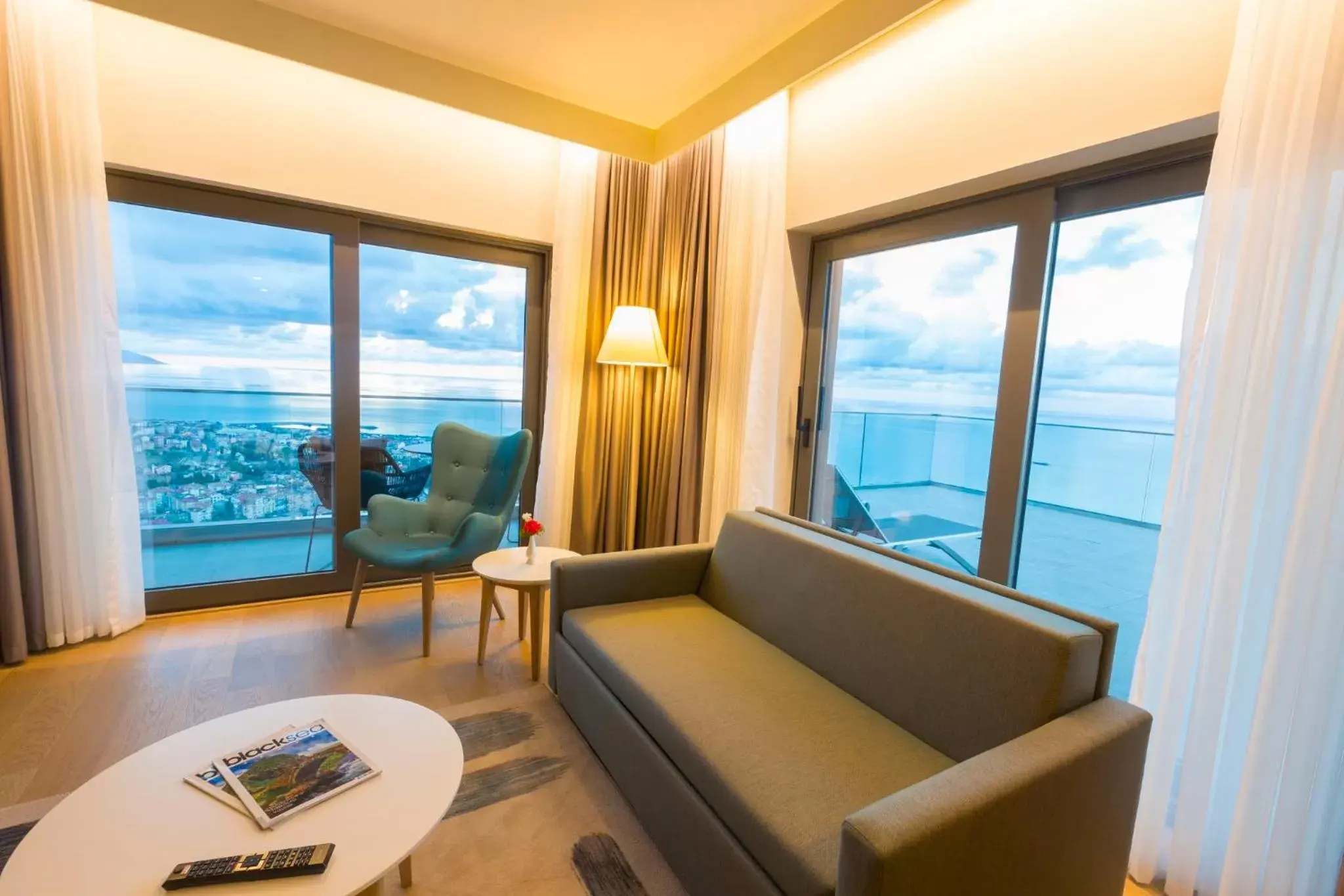 Living room, Seating Area in Radisson Blu Hotel Trabzon