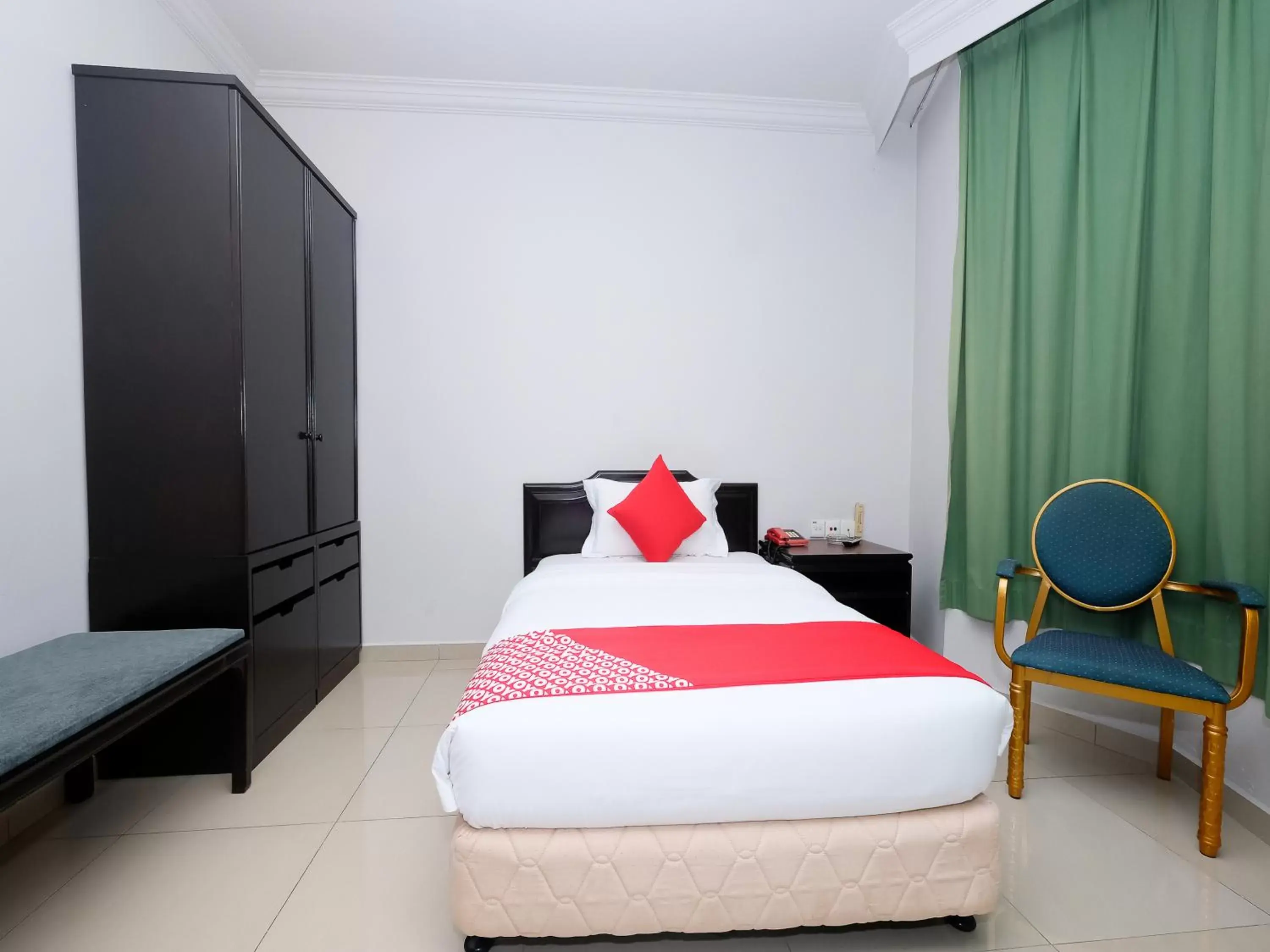 Bedroom, Bed in Super OYO 1236 Hotel Green Park