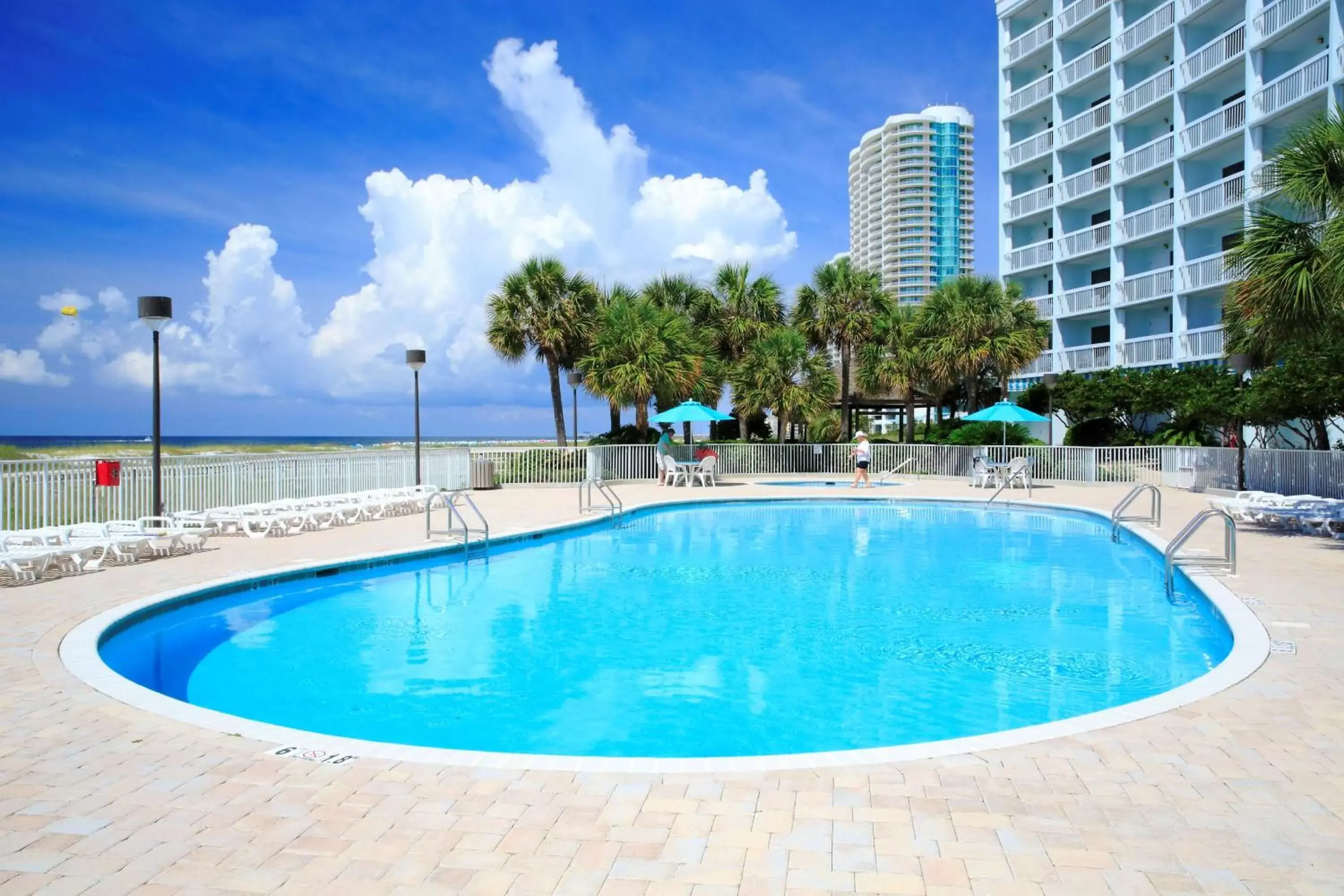 Pool view, Swimming Pool in The Island House Hotel a Doubletree by Hilton