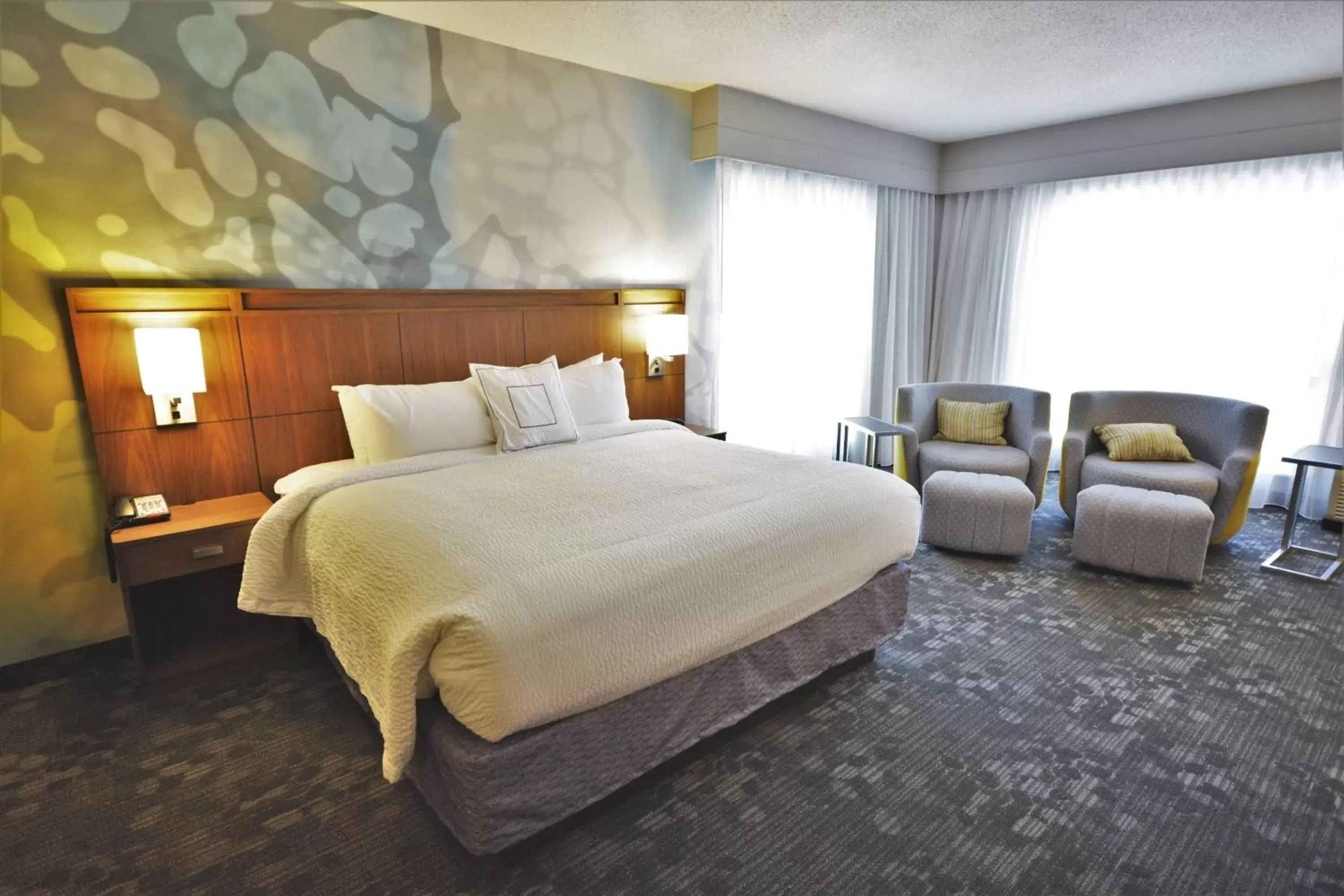 Photo of the whole room, Bed in Courtyard by Marriott Asheville Airport