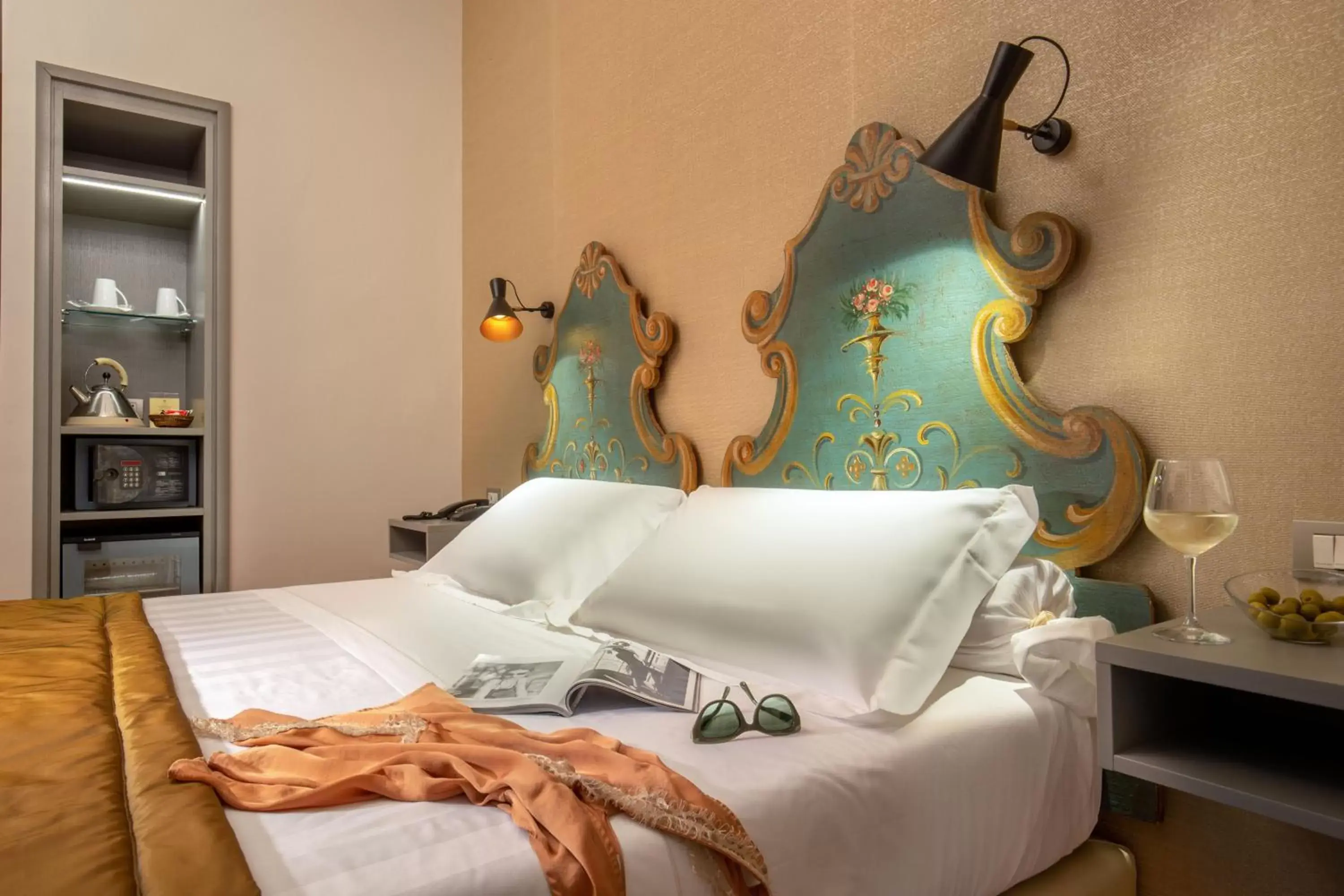 Bedroom, Bed in Hotel Mozart