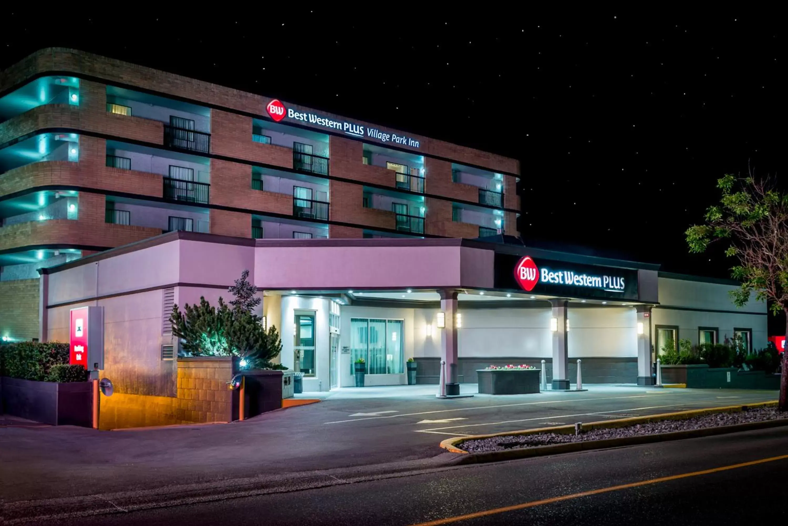 Facade/entrance, Property Building in Best Western Plus Village Park Inn