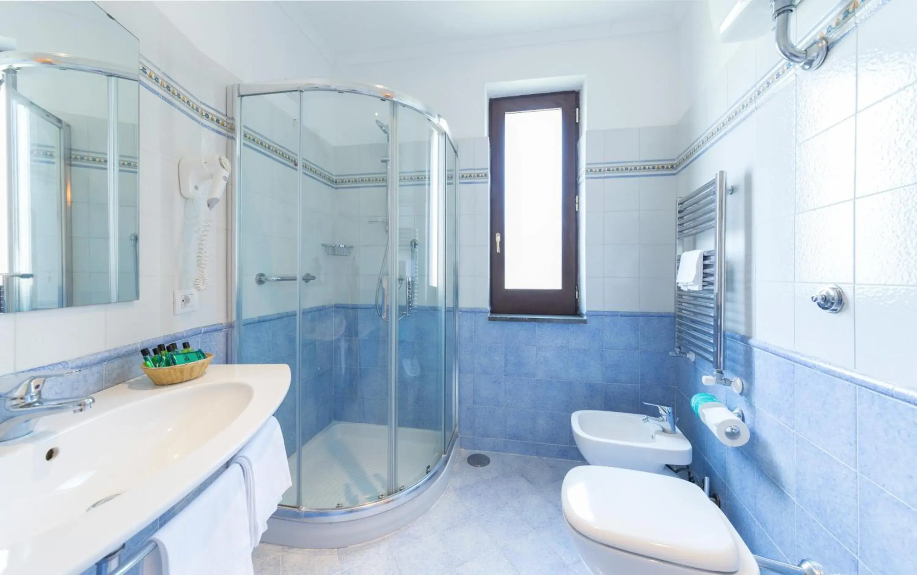 Shower, Bathroom in Hotel Jaccarino
