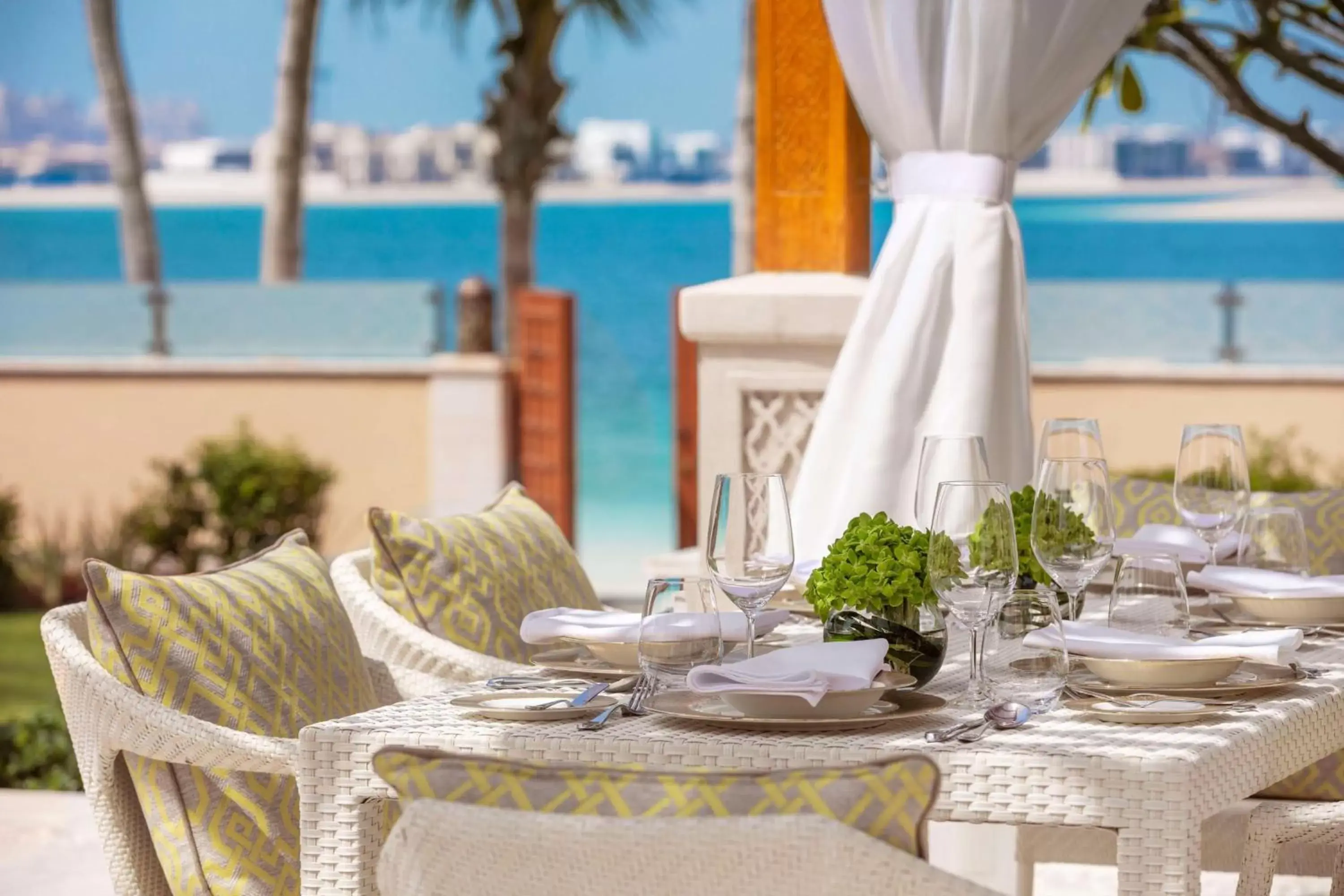 Bedroom, Restaurant/Places to Eat in One&Only The Palm Dubai