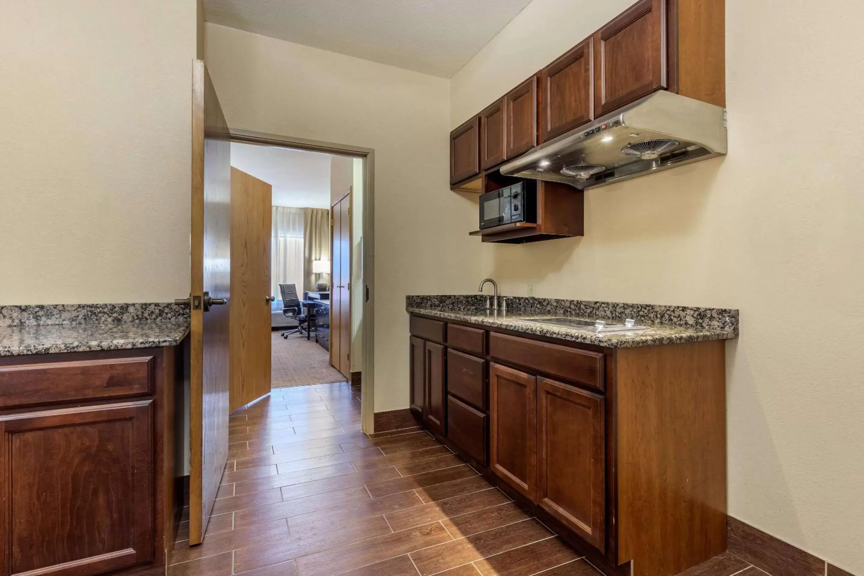 Bedroom, Kitchen/Kitchenette in Comfort Inn & Suites Kenosha