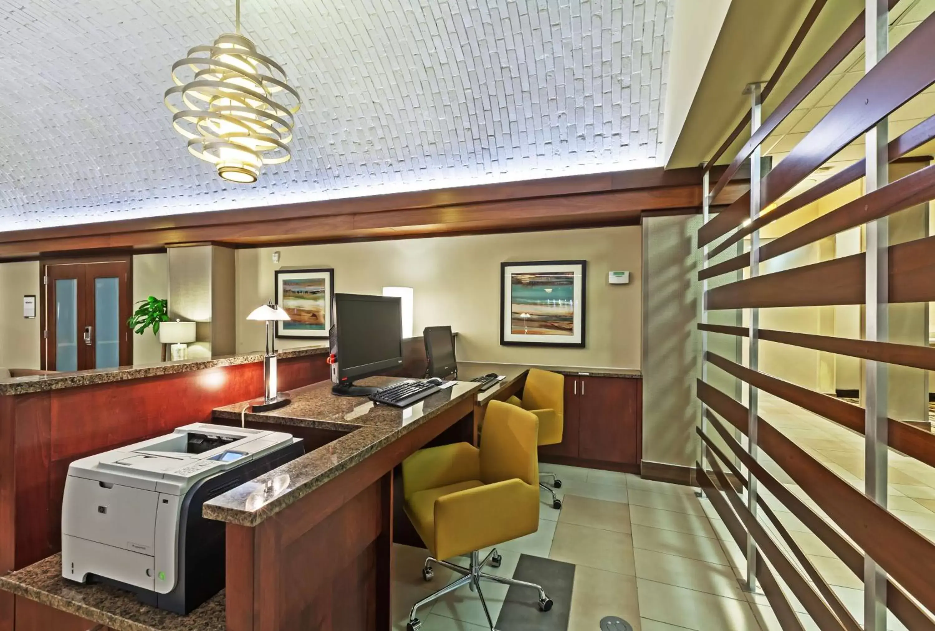 Business facilities in Embassy Suites by Hilton Dallas Market Center