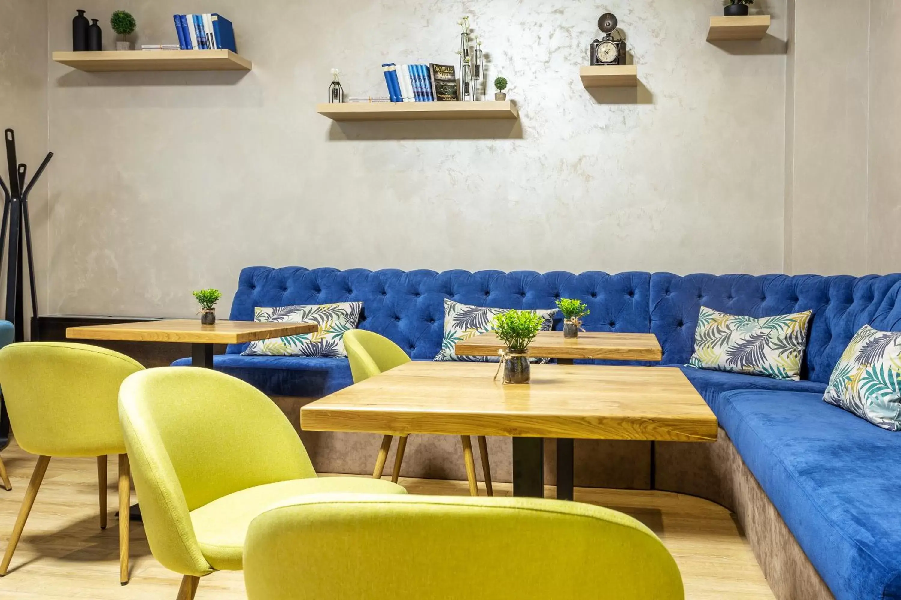 Lounge or bar, Restaurant/Places to Eat in City Avenue Hotel by HMG