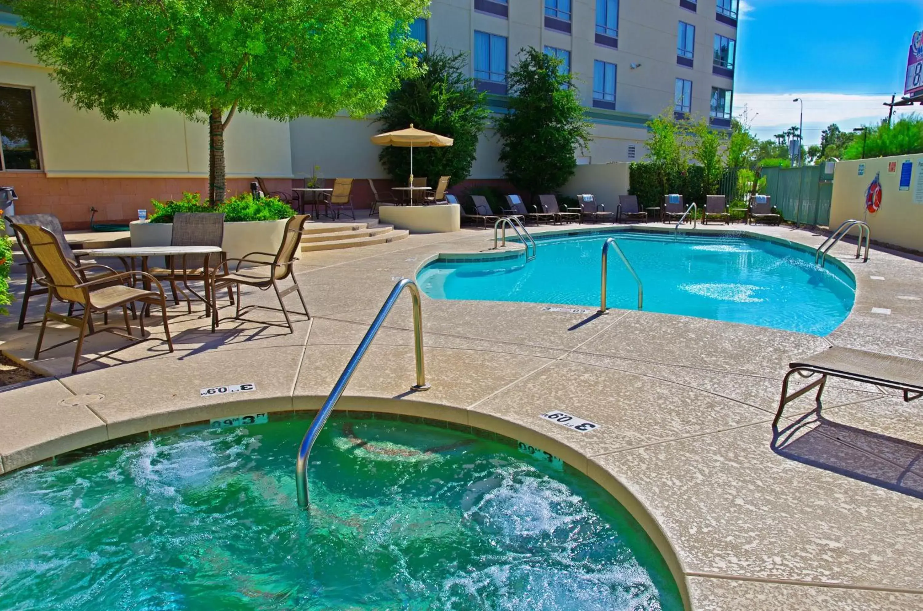 Swimming Pool in Holiday Inn Phoenix Airport, an IHG Hotel
