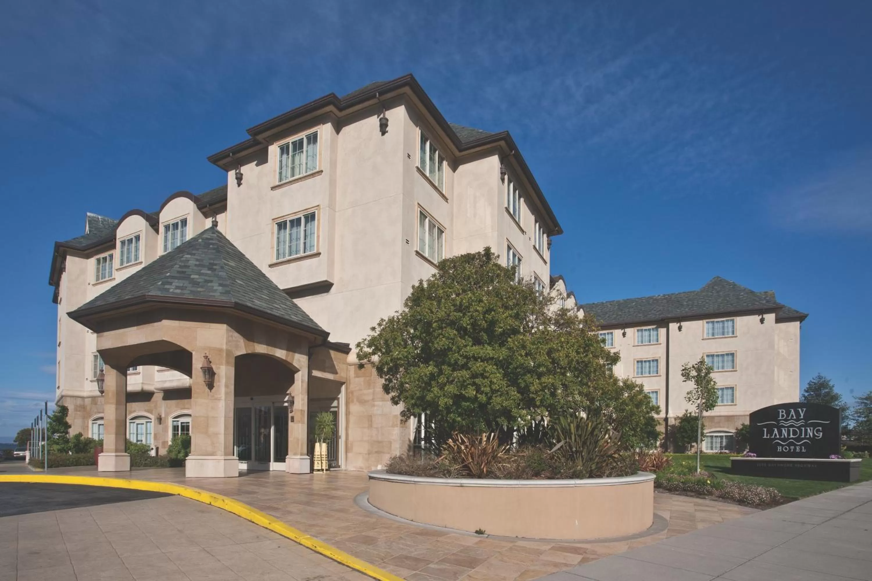 Facade/entrance in Bay Landing Hotel