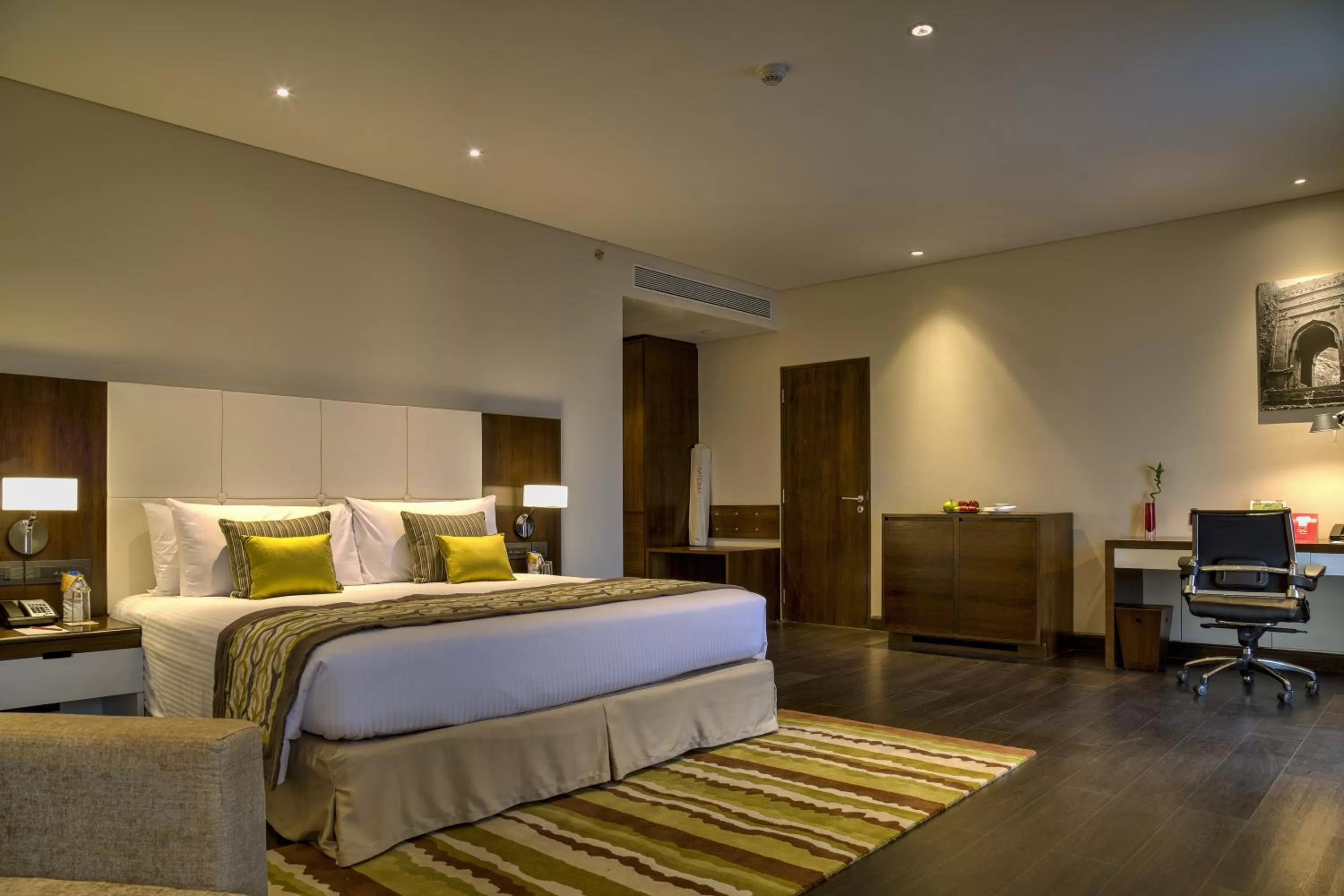 Photo of the whole room, Bed in Gateway Nashik