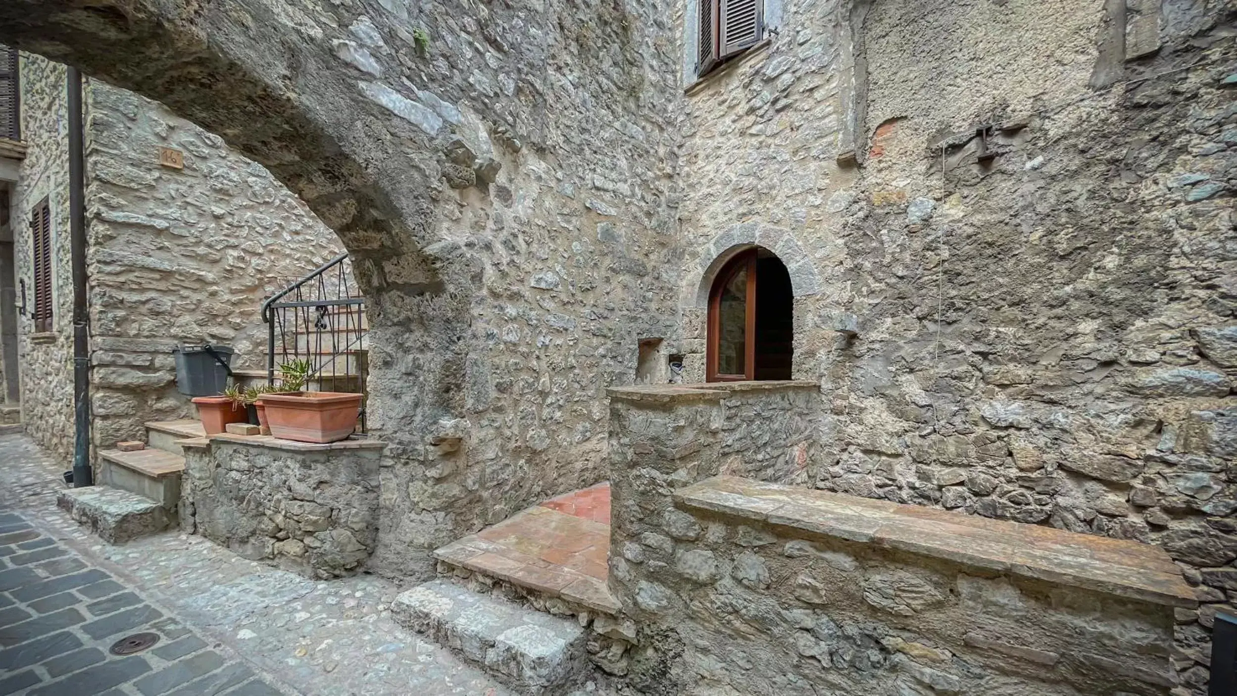 Facade/entrance in Borgo San Valentino