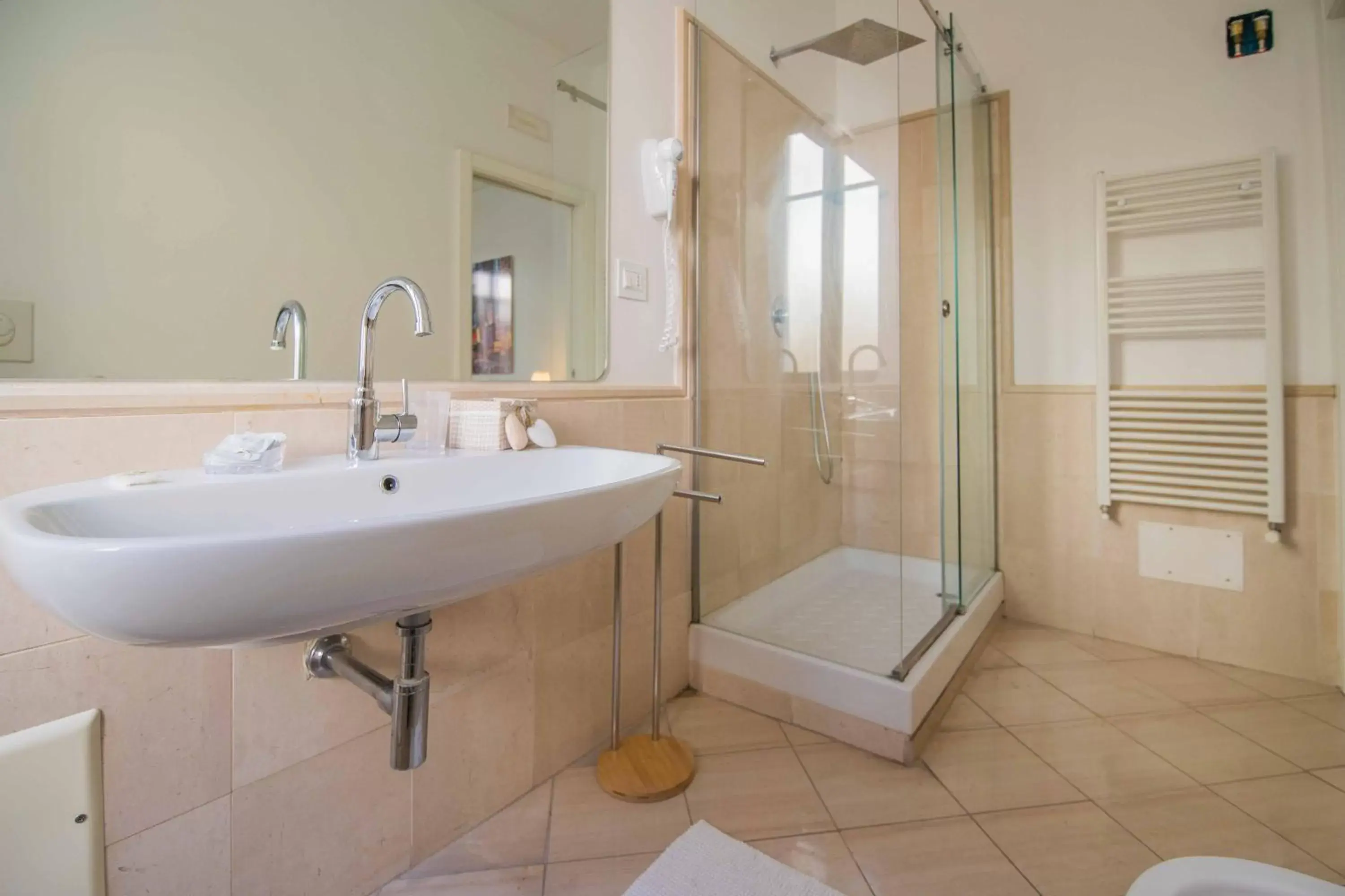 Shower, Bathroom in Bed&Breakfast Salerno