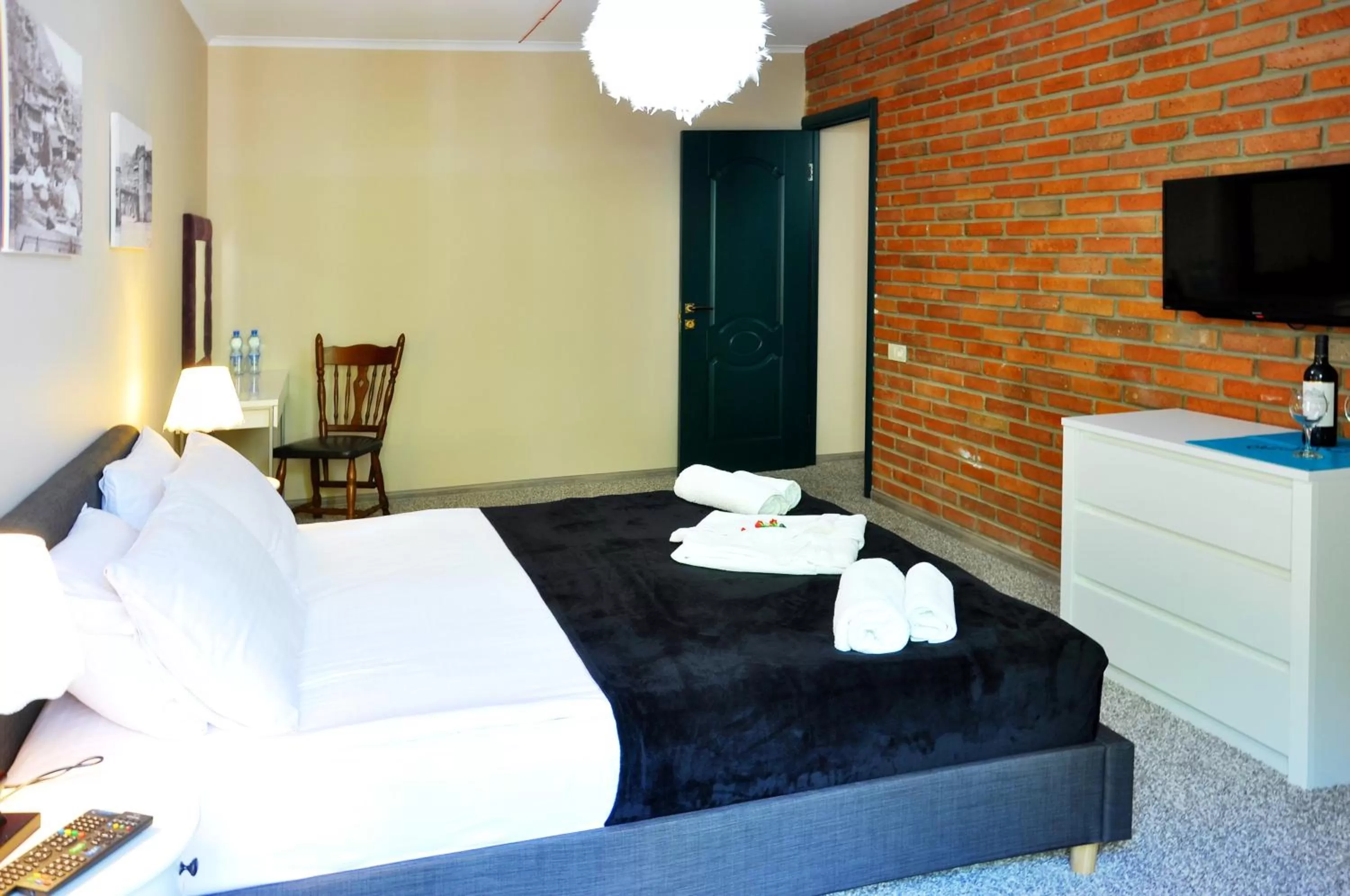 Bed in Art Hotel Claude Monet