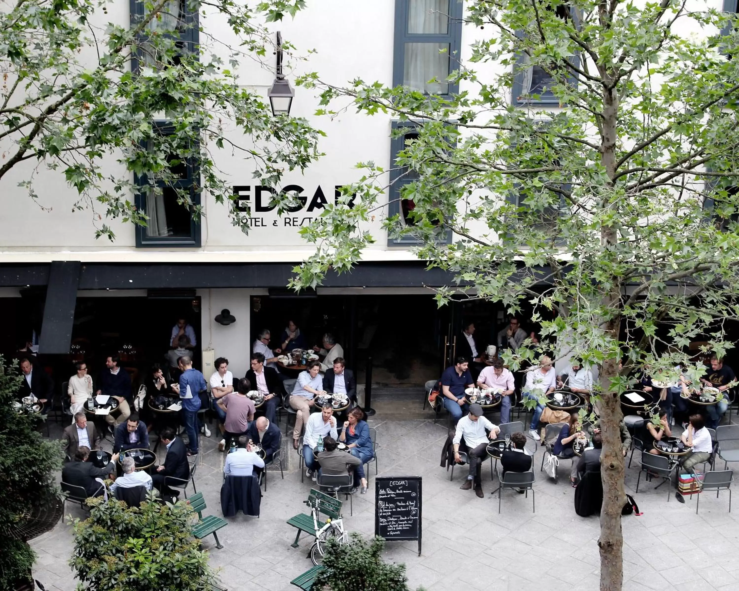 Patio, Restaurant/Places to Eat in Hôtel Edgar & Achille