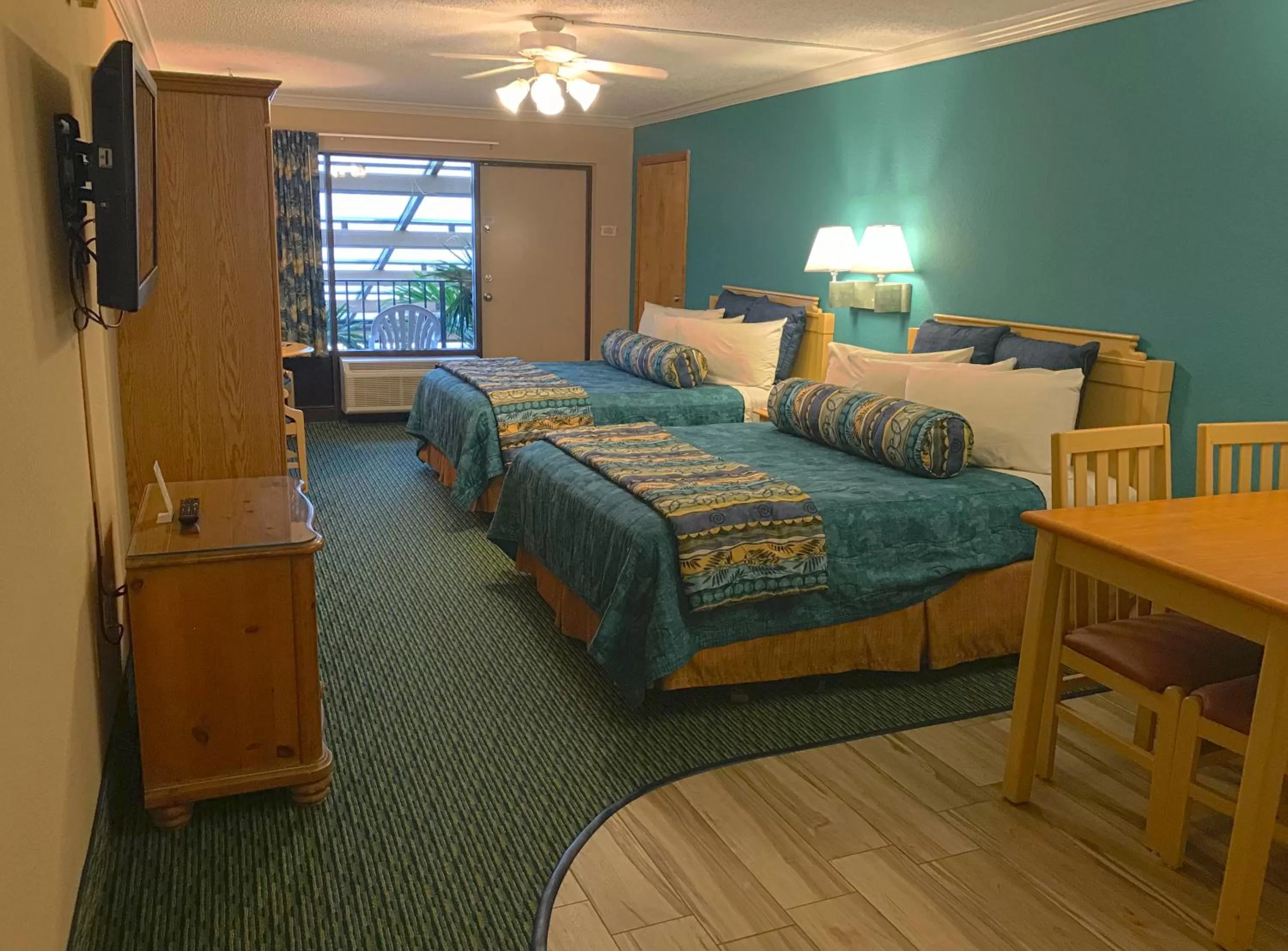 Bed in Sun Viking Lodge - Daytona Beach