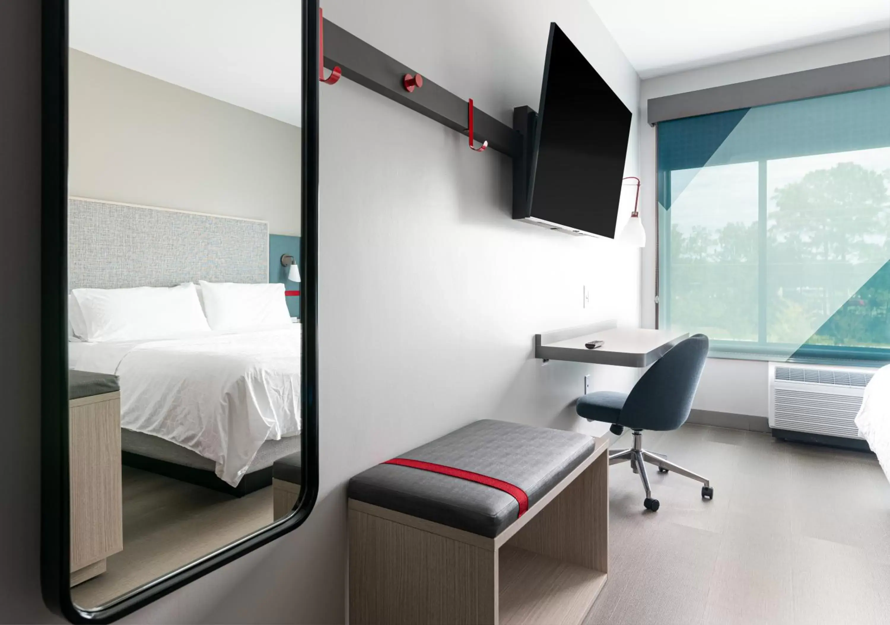 Bedroom, Bed in avid hotels - Summerville, an IHG Hotel