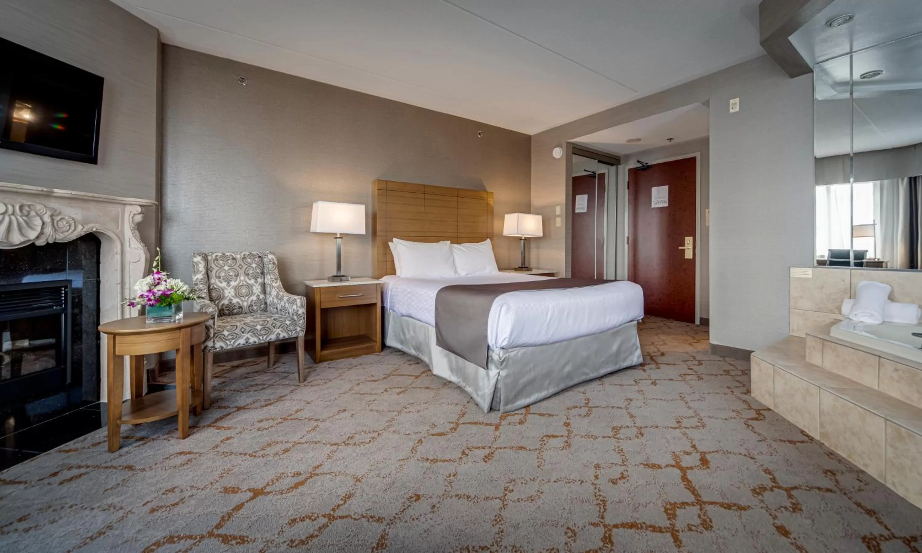 Bed in Monte Carlo Inn Vaughan Suites