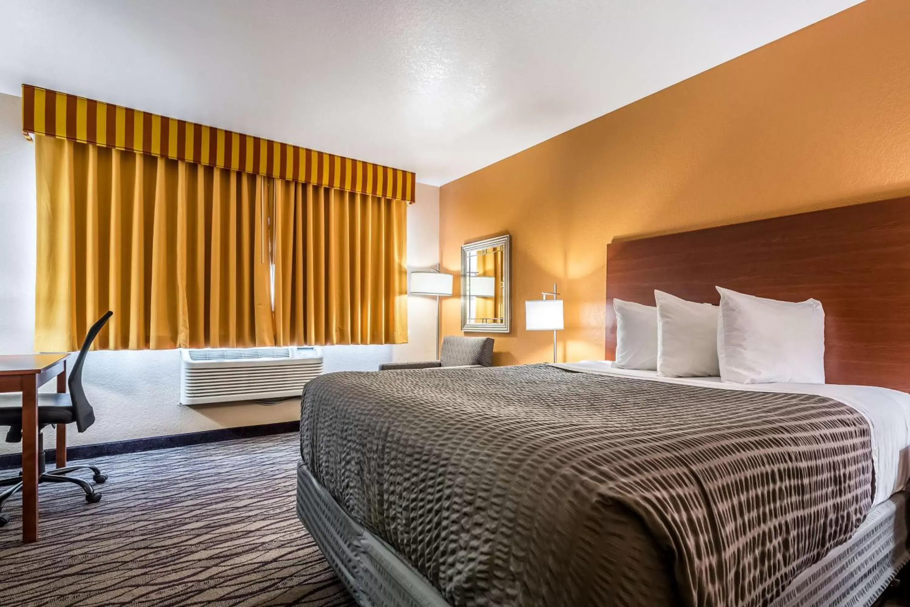 Photo of the whole room, Bed in SureStay Hotel by Best Western Wenatchee