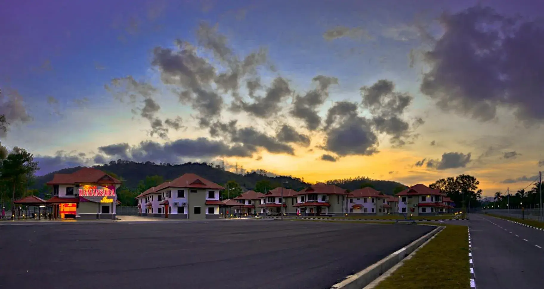 Street view, Property Building in Kertih Damansara Inn