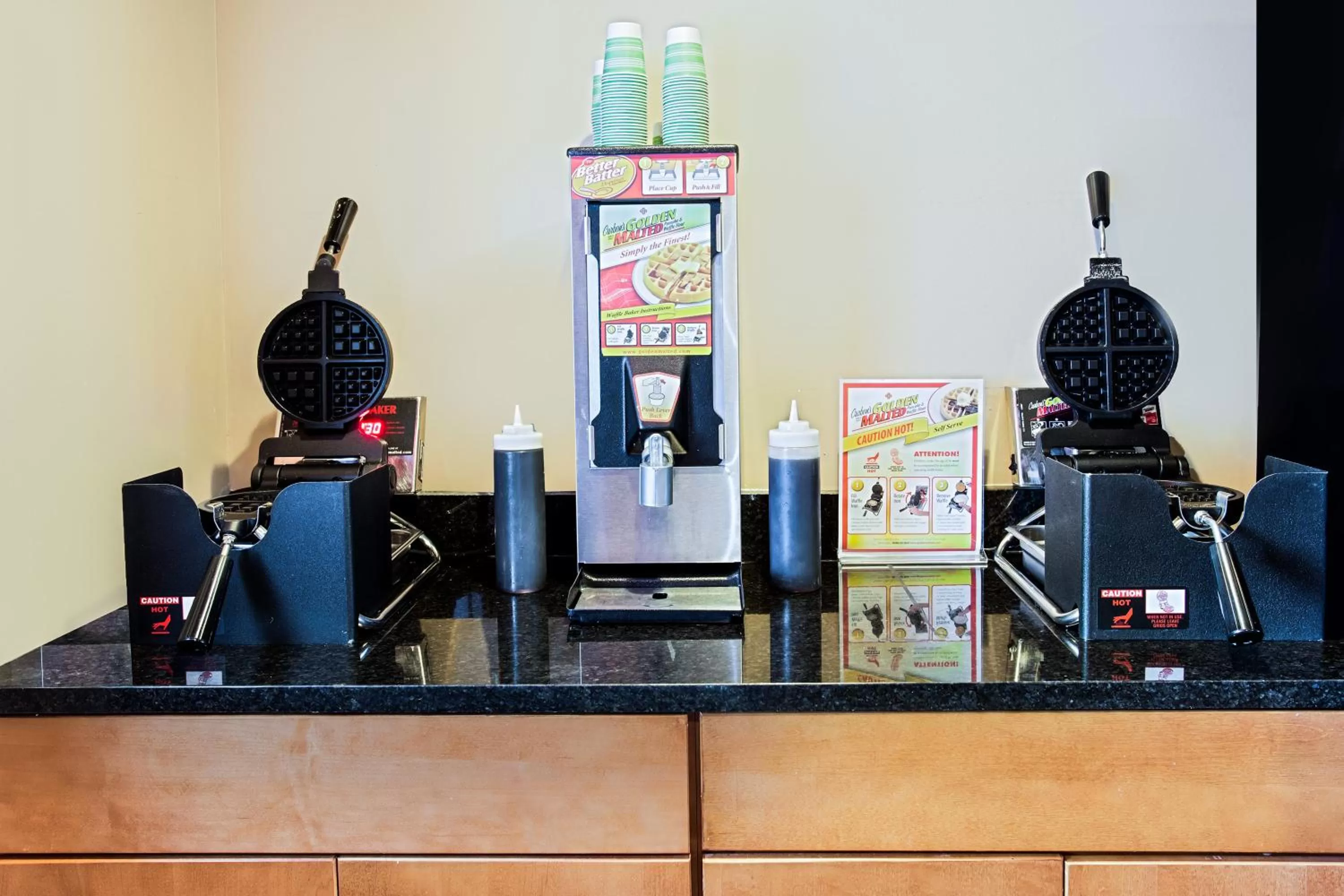 Continental breakfast in Microtel Inn & Suites by Wyndham Holland