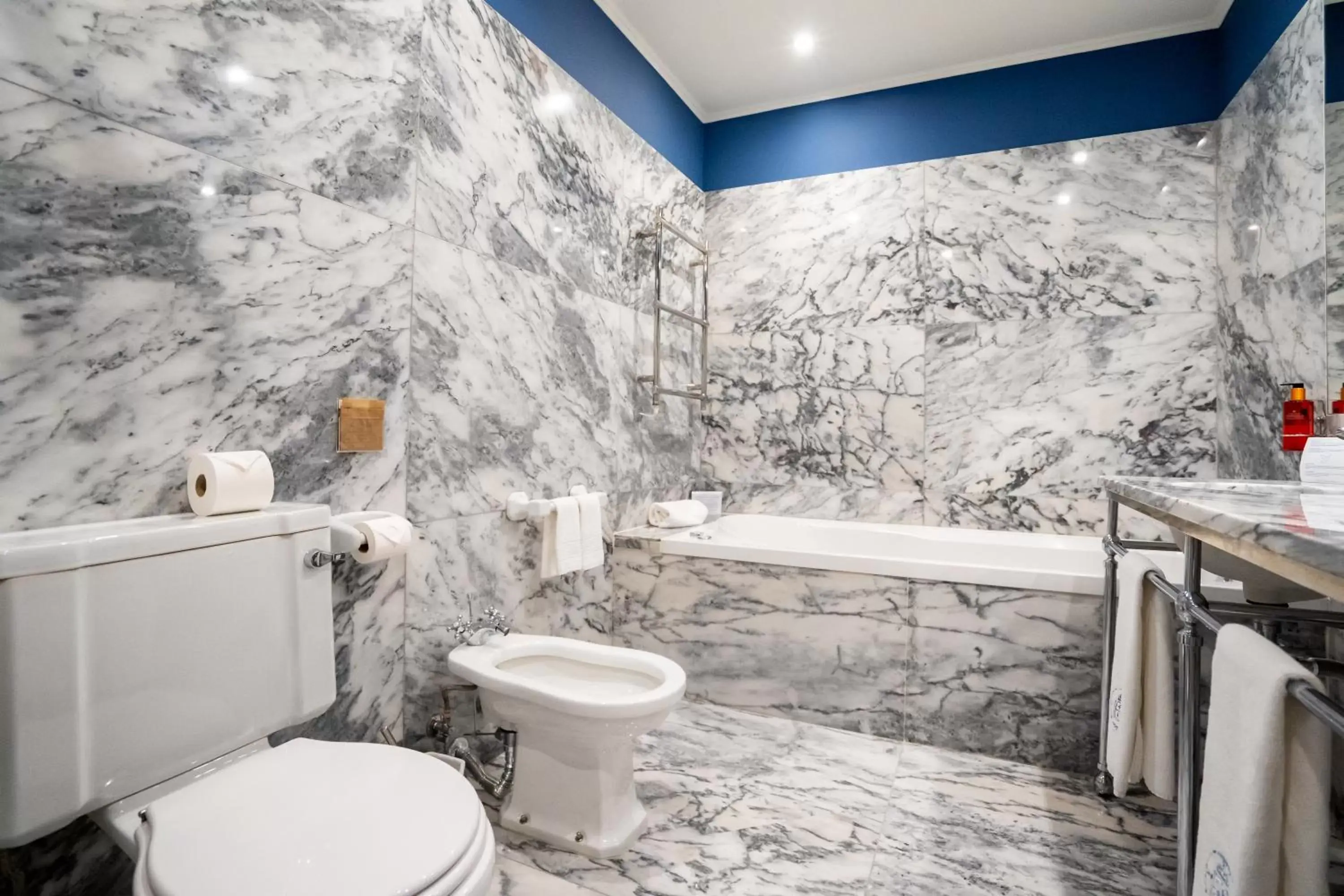 Bathroom in Grande Hotel do Porto