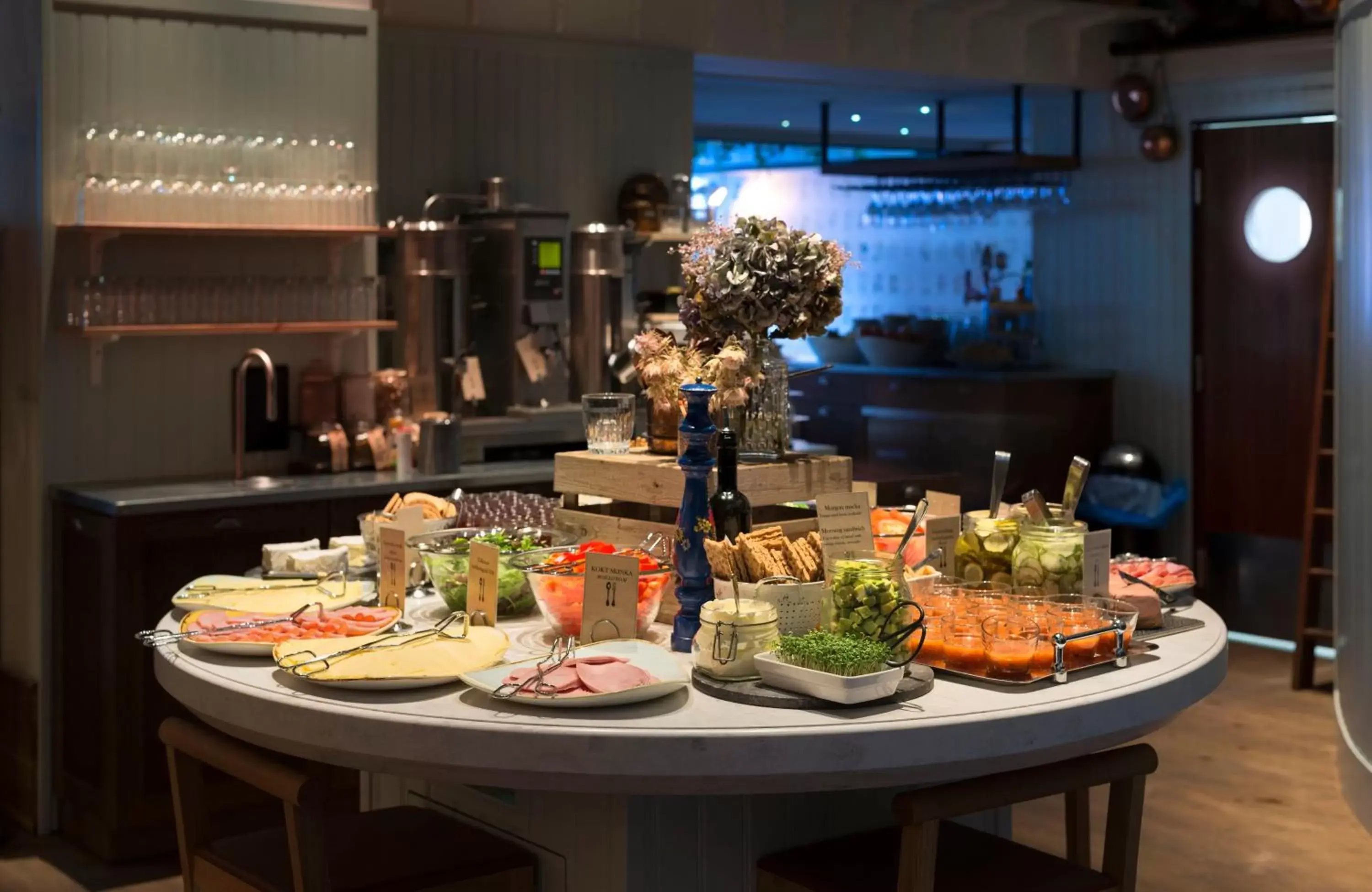 Food and drinks in Hotel Kung Carl, WorldHotels Crafted