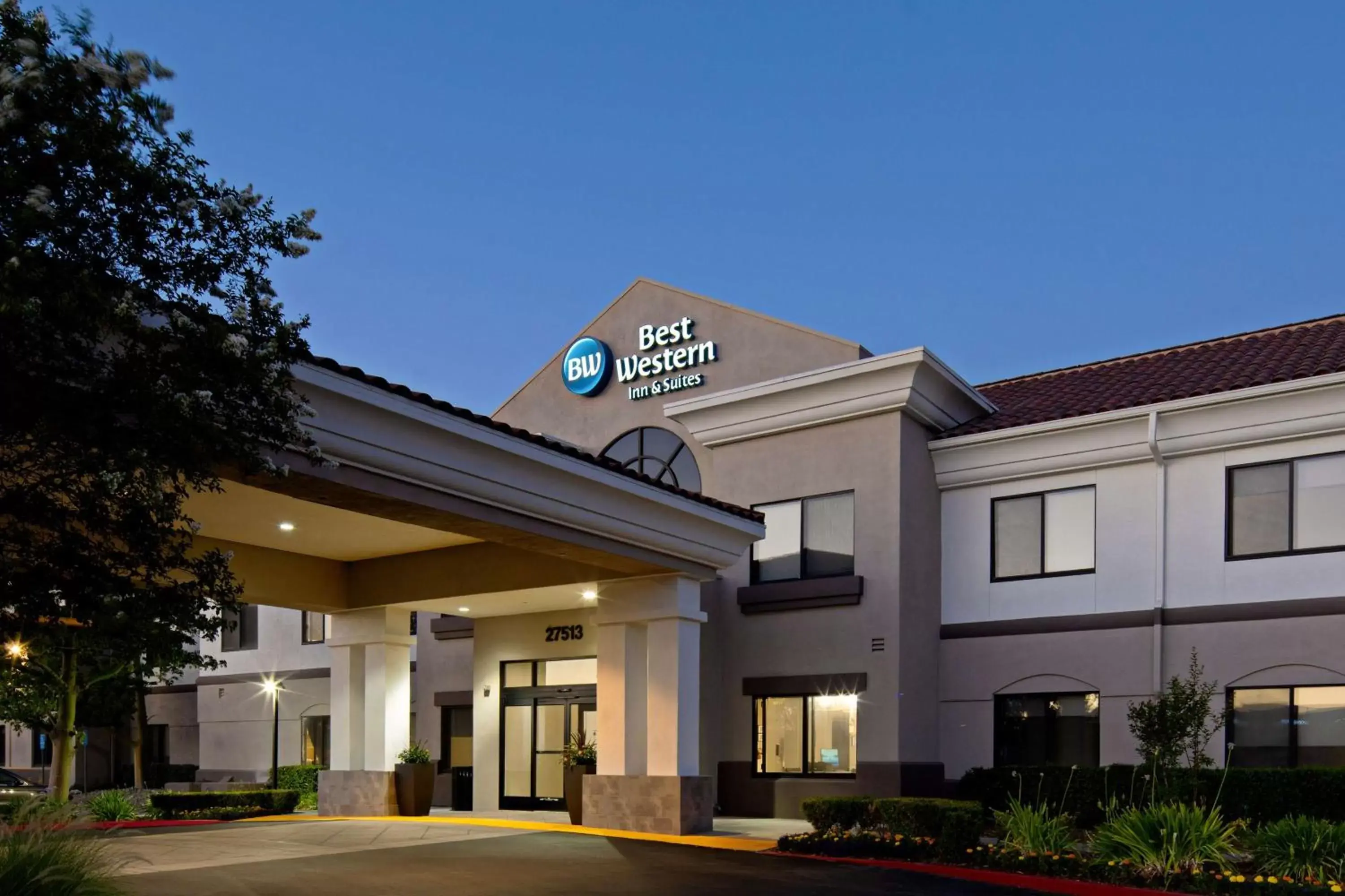 Property Building in Best Western Valencia/Six Flags Inn & Suites