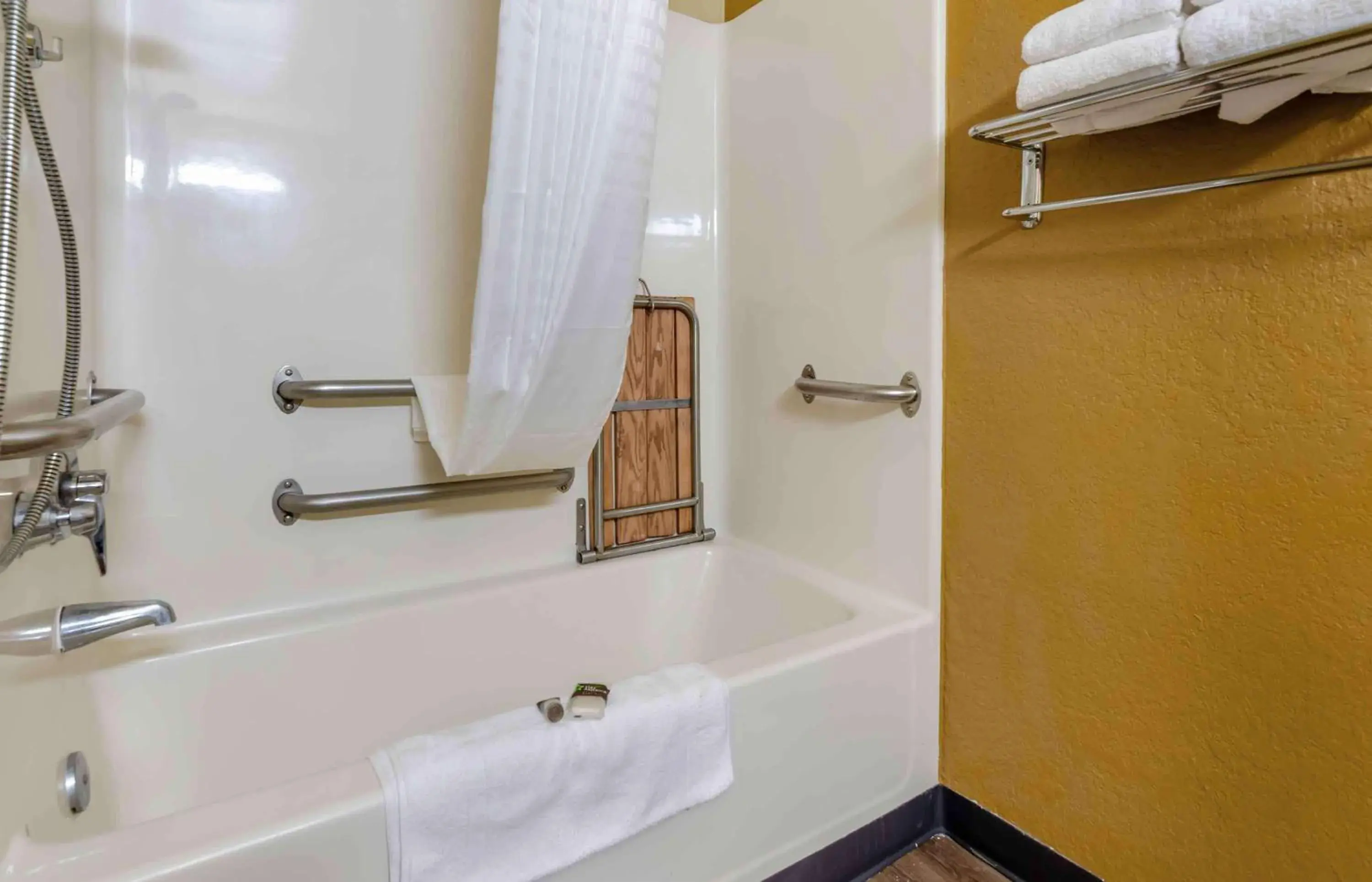 Bathroom in Extended Stay America Select Suites - Roanoke - Airport