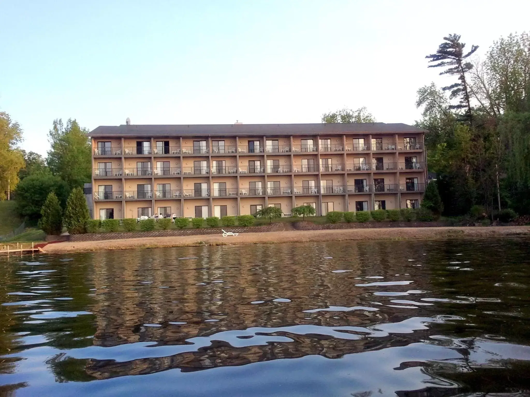 Lake view, Property Building in Beachfront Hotel Houghton Lake