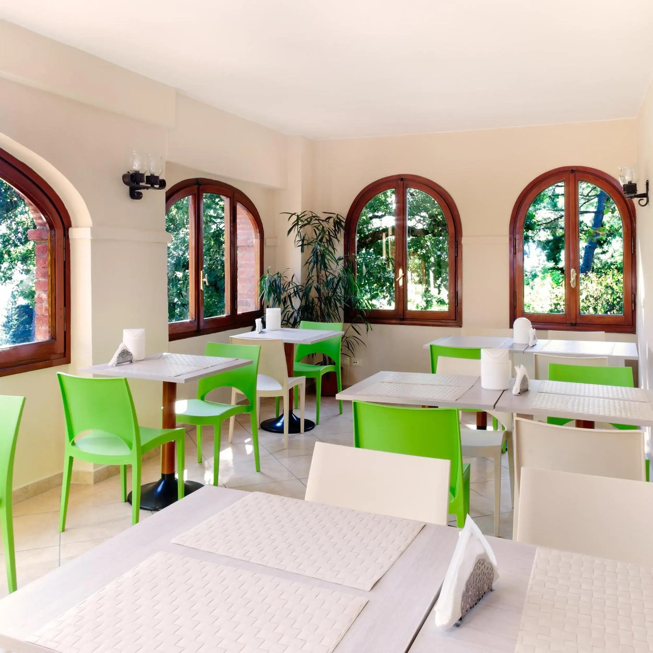 Restaurant/Places to Eat in Villa Ambrosina