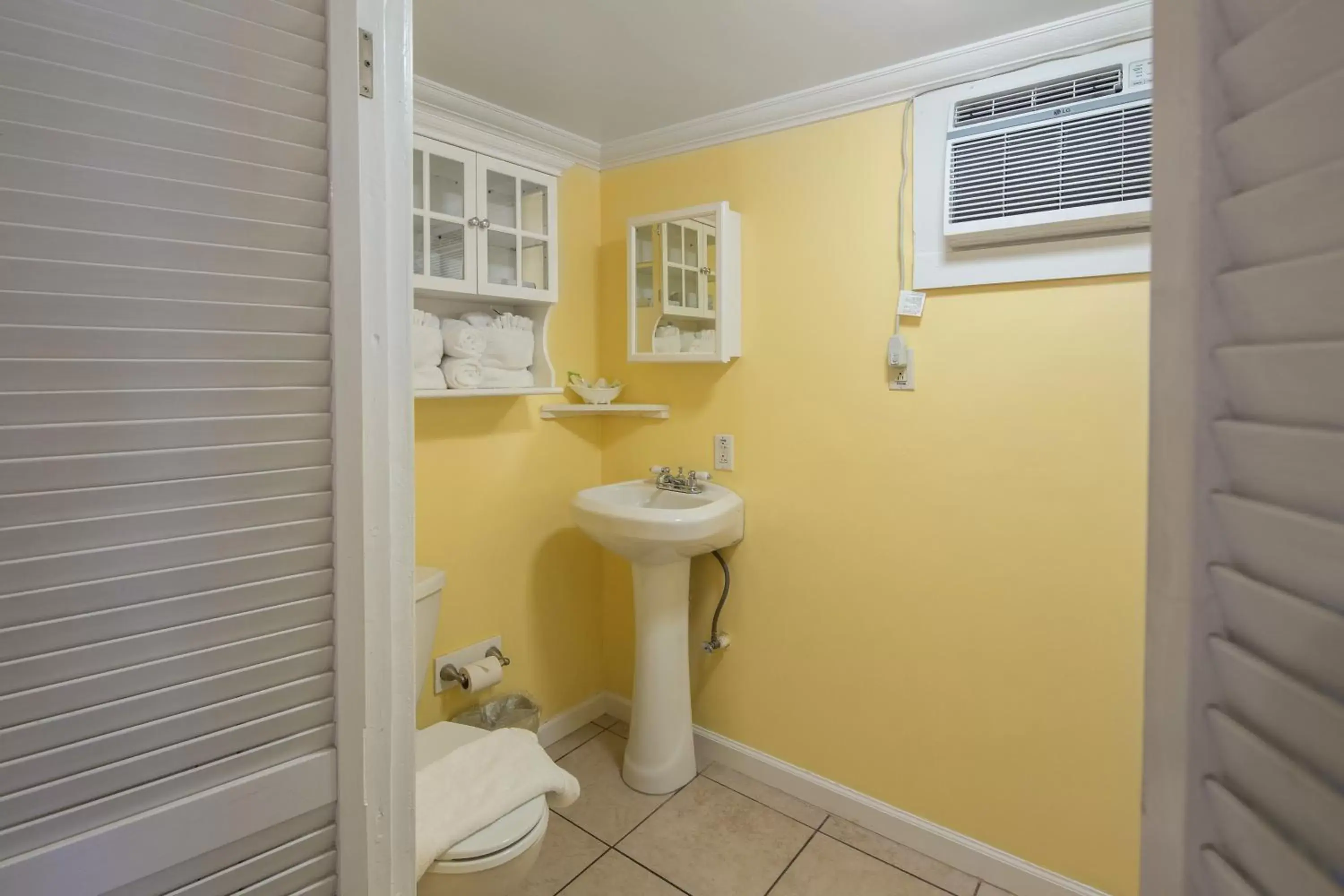 Bathroom in The Palms Hotel