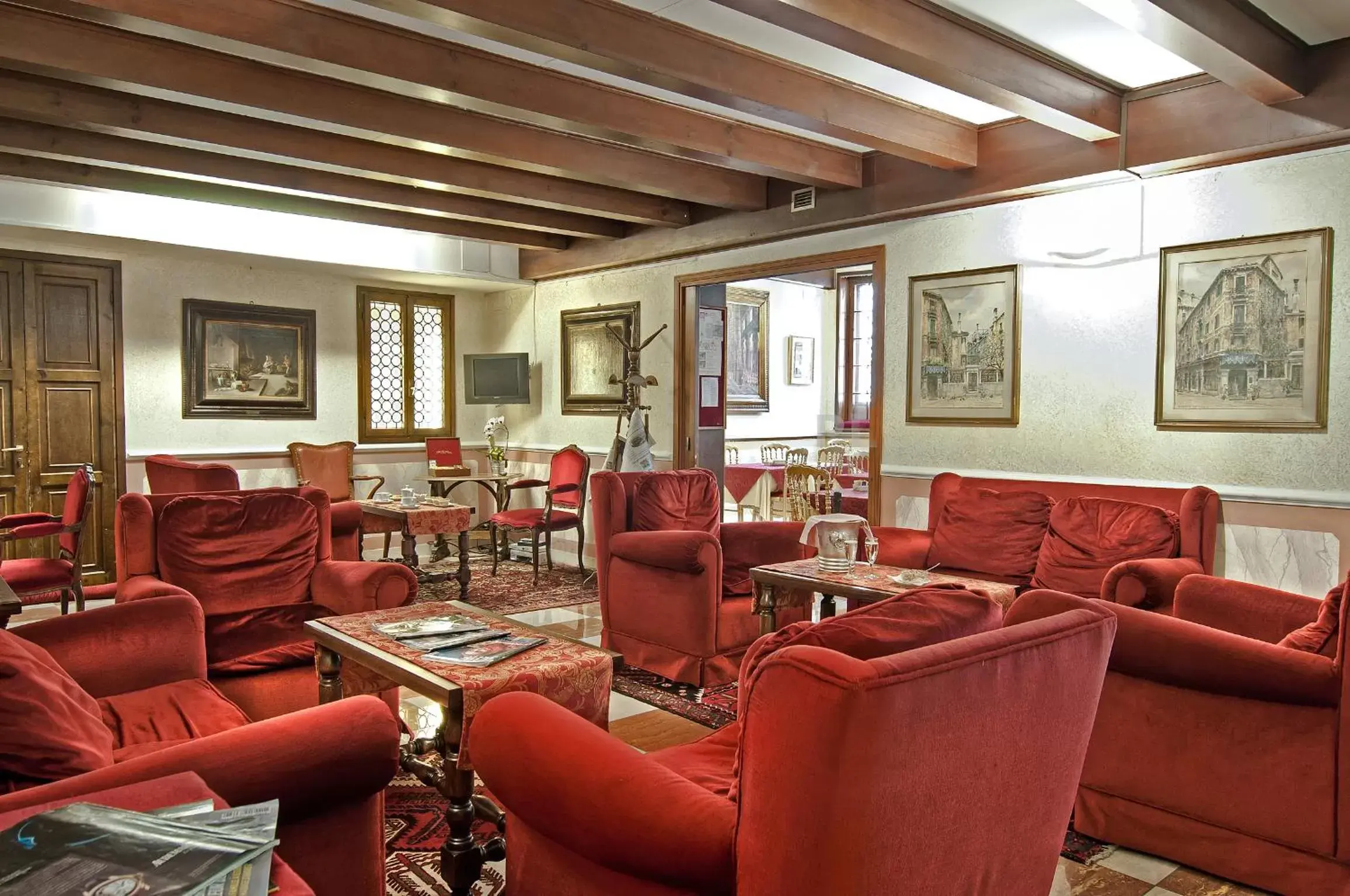 Lounge or bar in Hotel La Fenice et Des Artistes