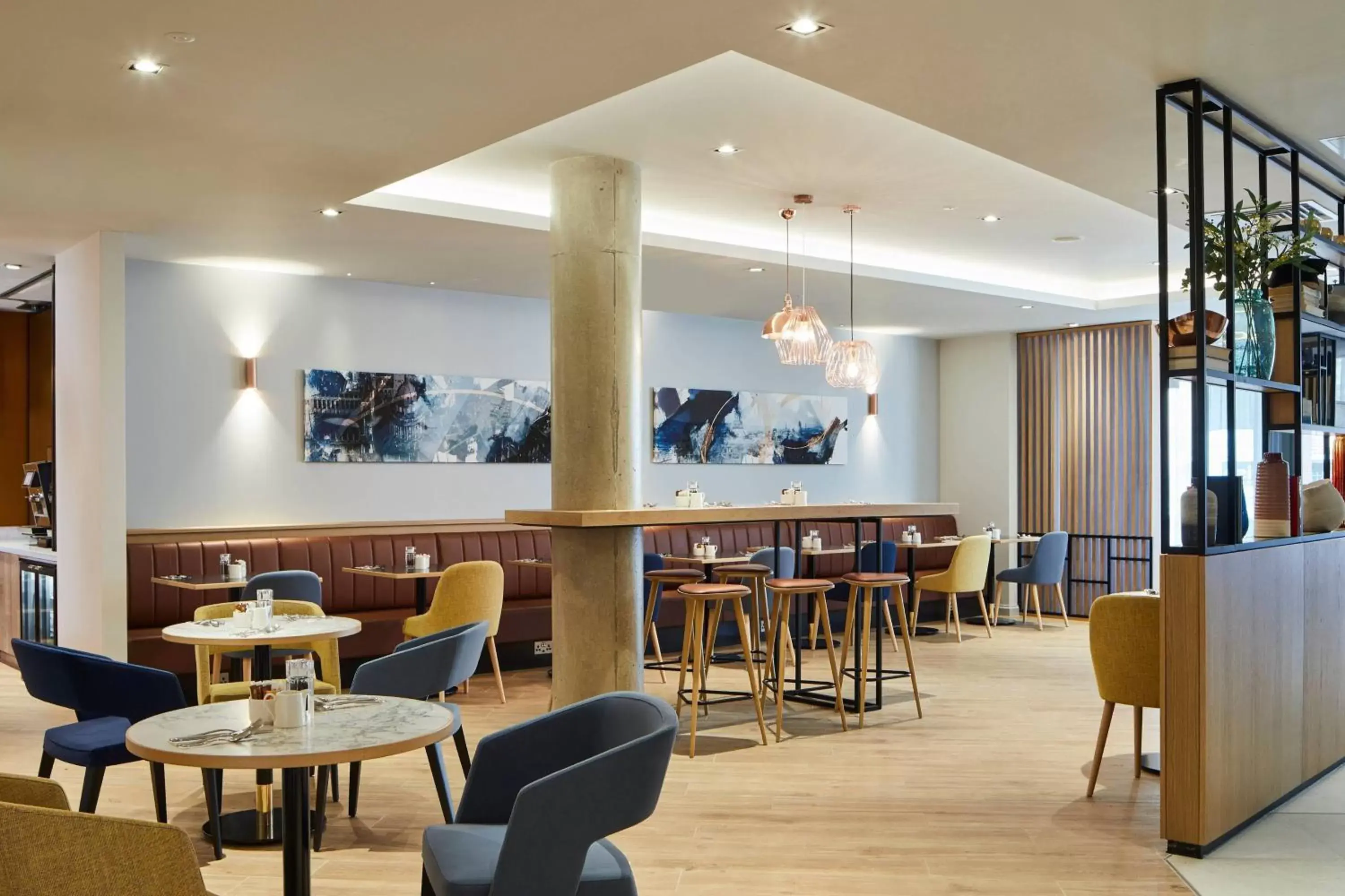 Kitchen or kitchenette, Restaurant/Places to Eat in Courtyard by Marriott Oxford City Centre