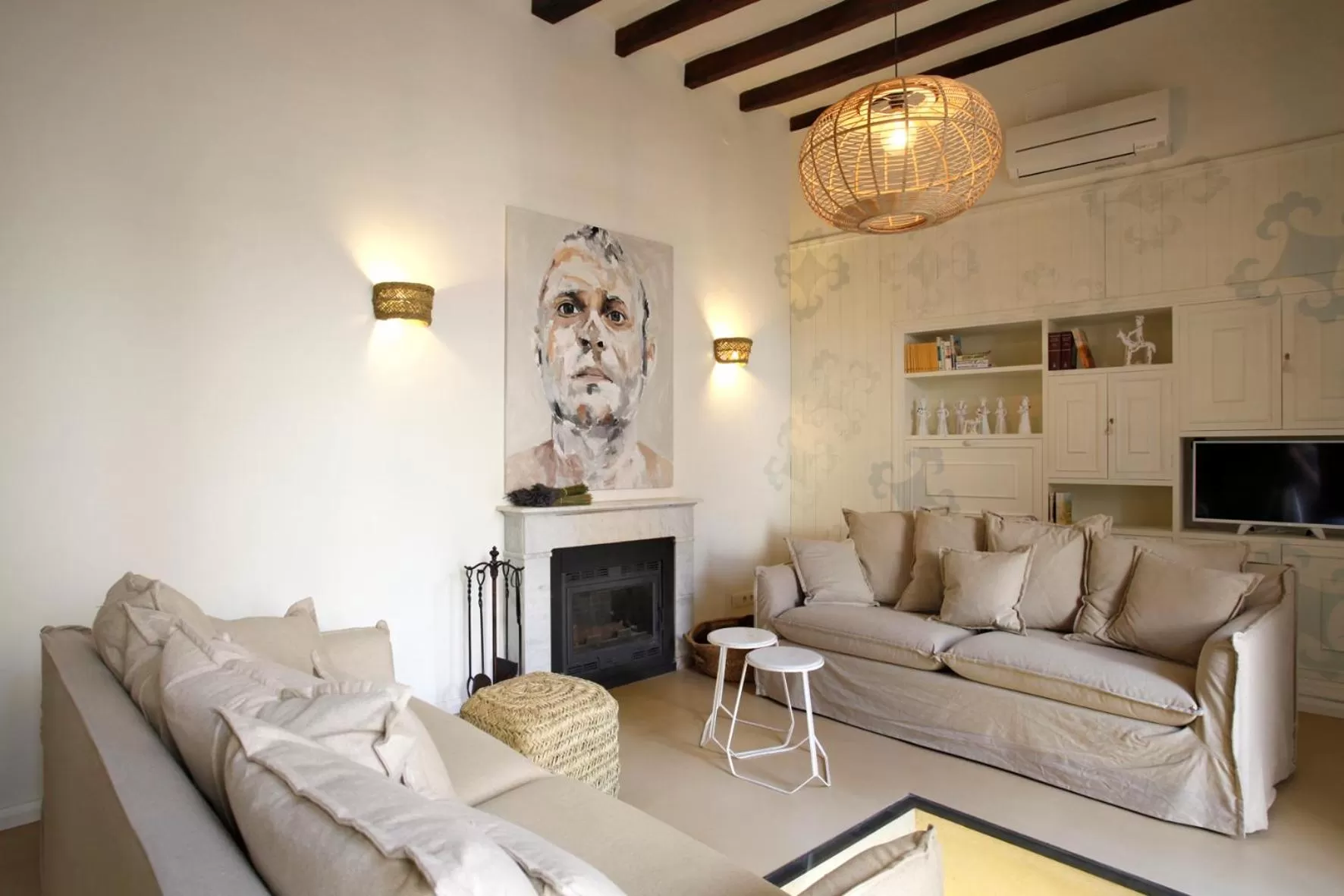 Communal lounge/ TV room in Ca Sa Tieta