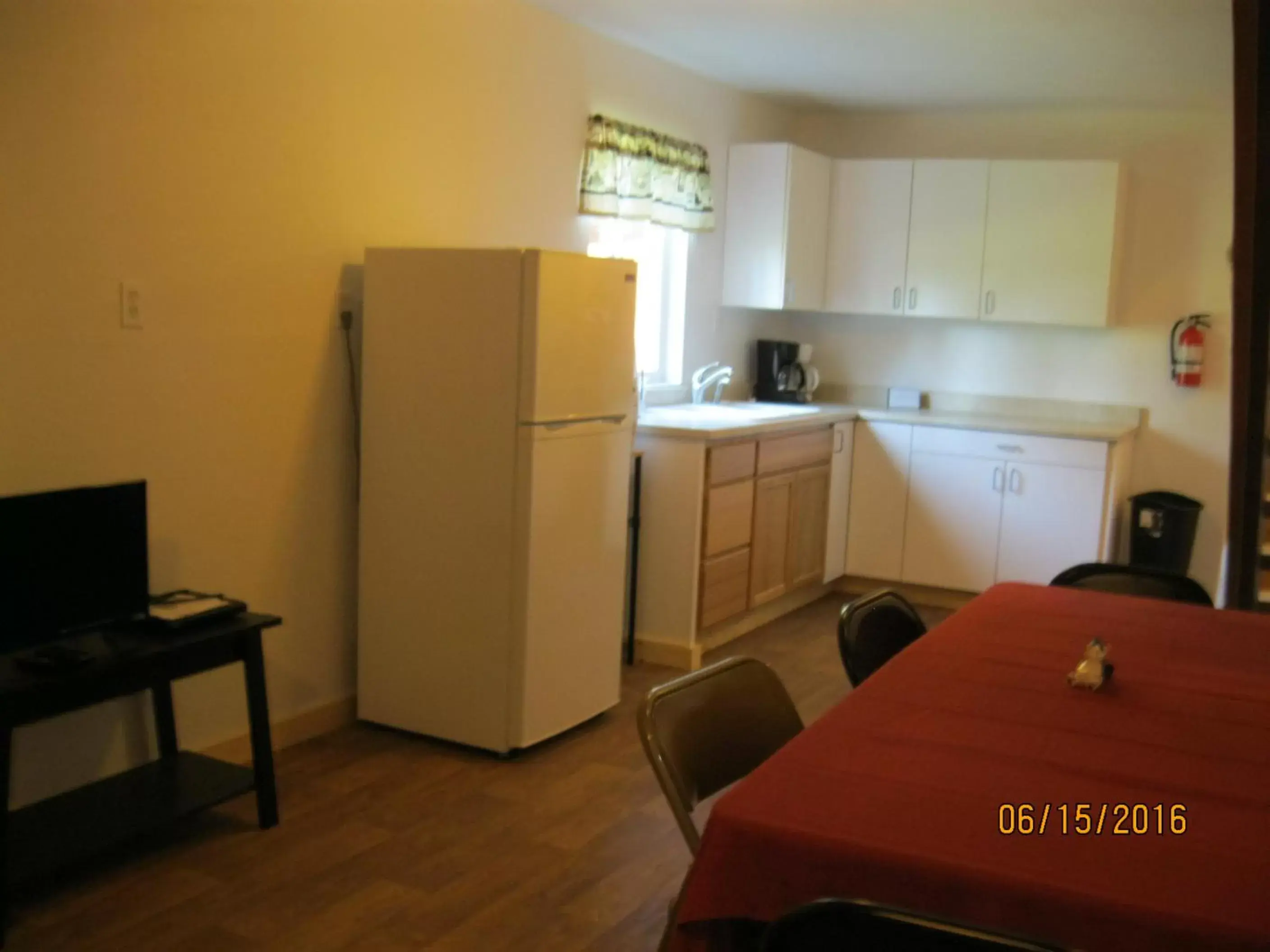 Kitchen or kitchenette, Kitchen/Kitchenette in Whispering Winds Retreat B&B