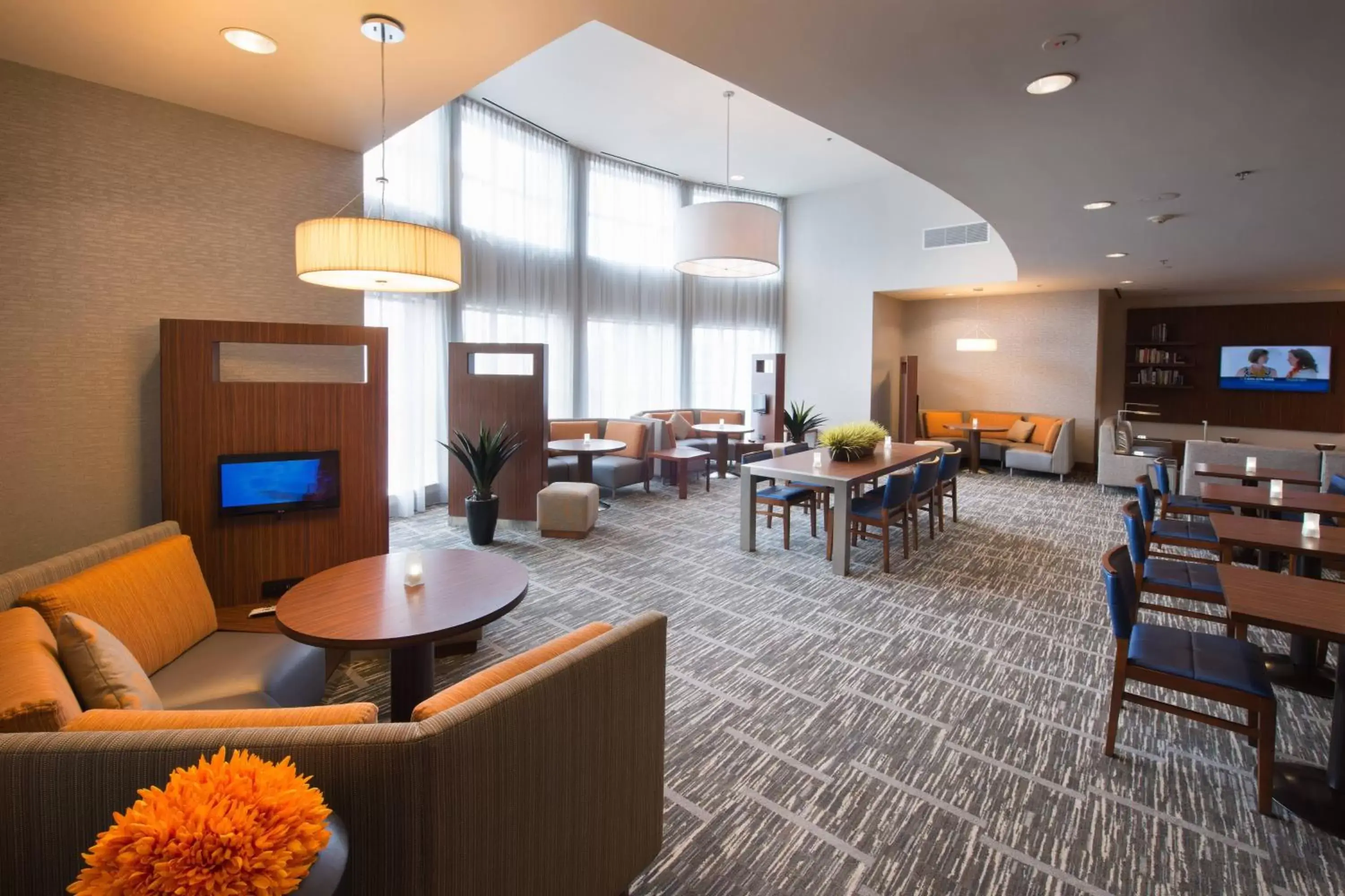 Lobby or reception, Lounge/Bar in Courtyard by Marriott Canton