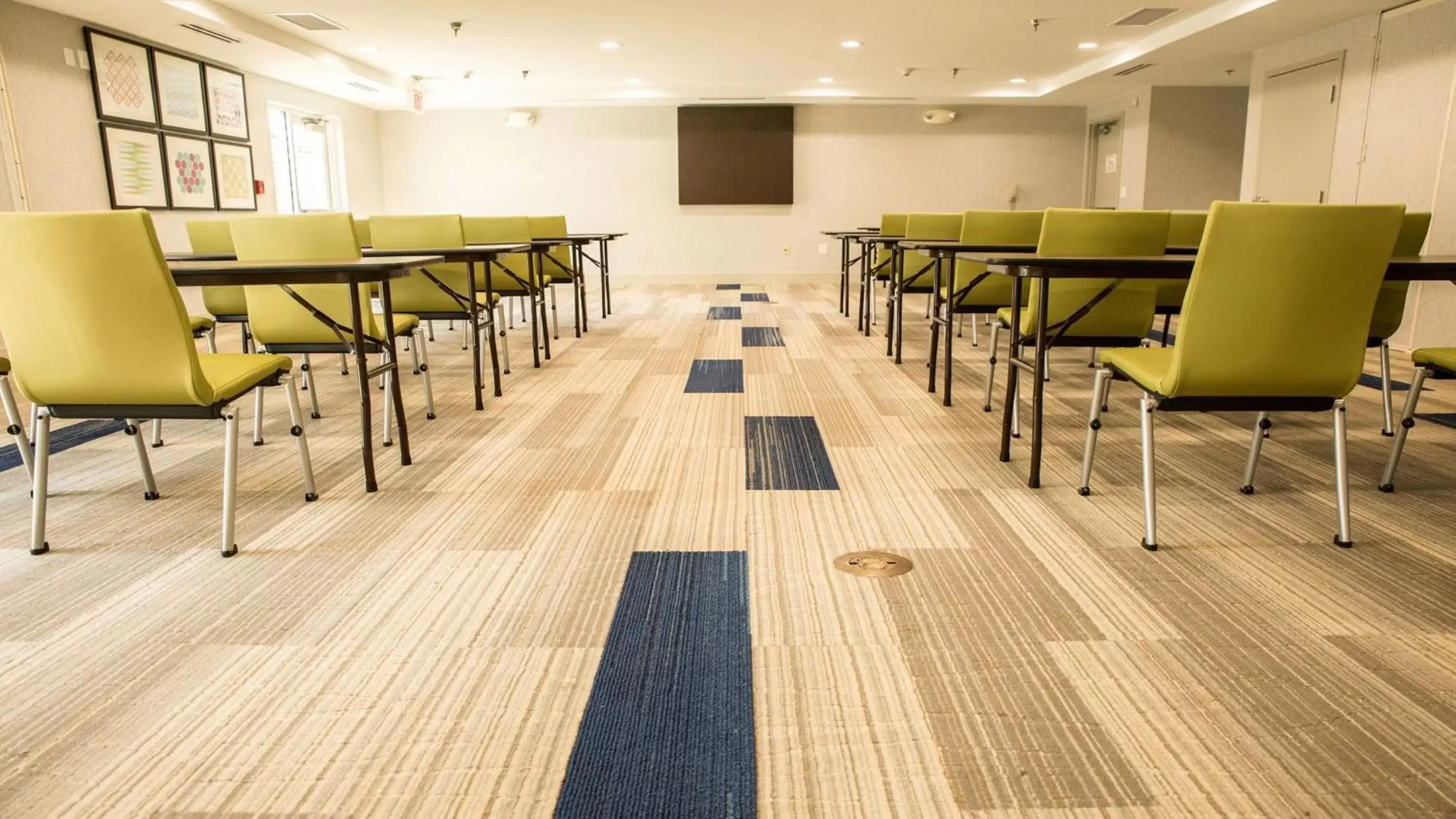Meeting/conference room in Holiday Inn Express - Columbus - Dublin, an IHG Hotel