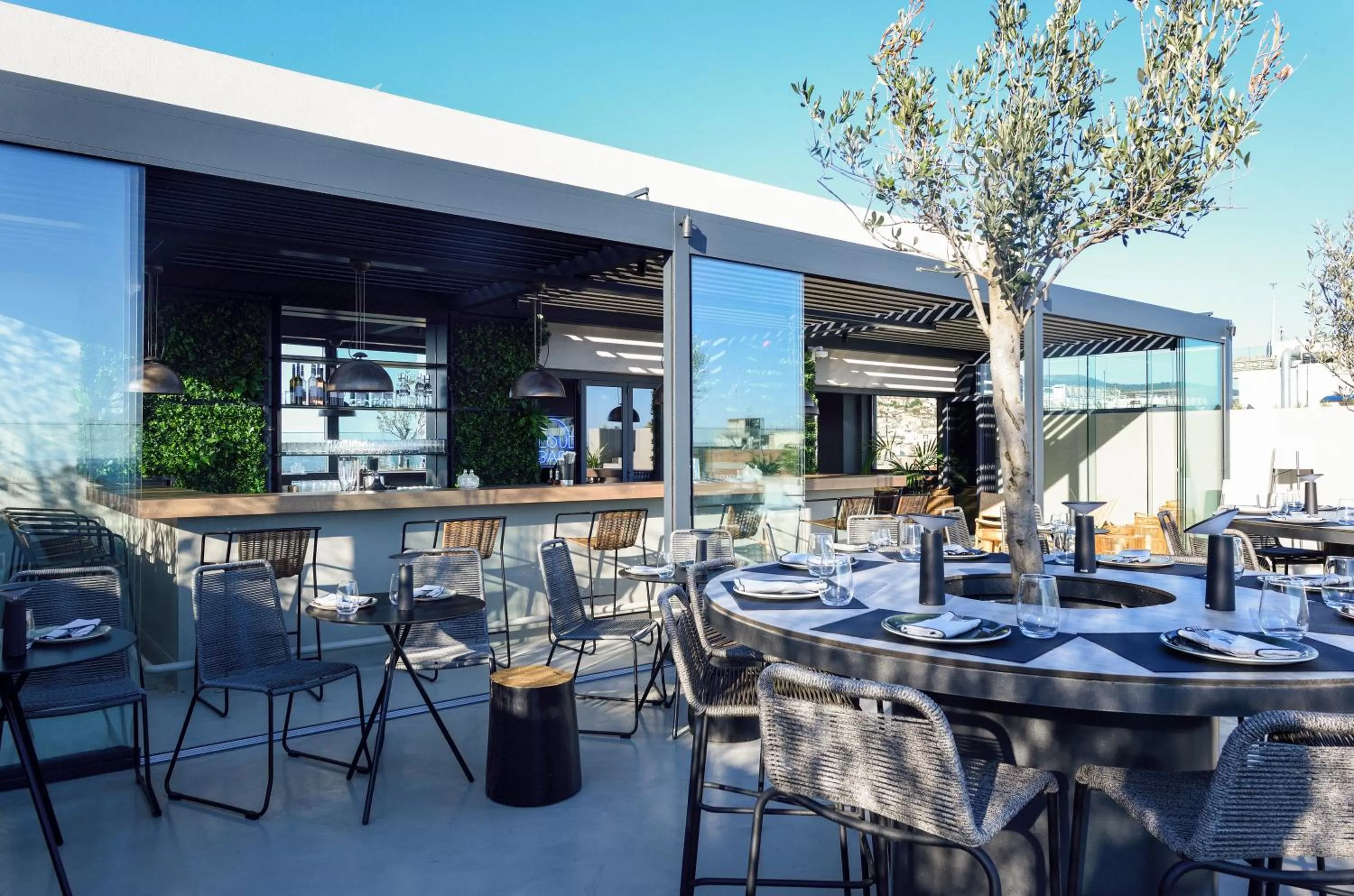 Restaurant/places to eat in ONOMA Hotel