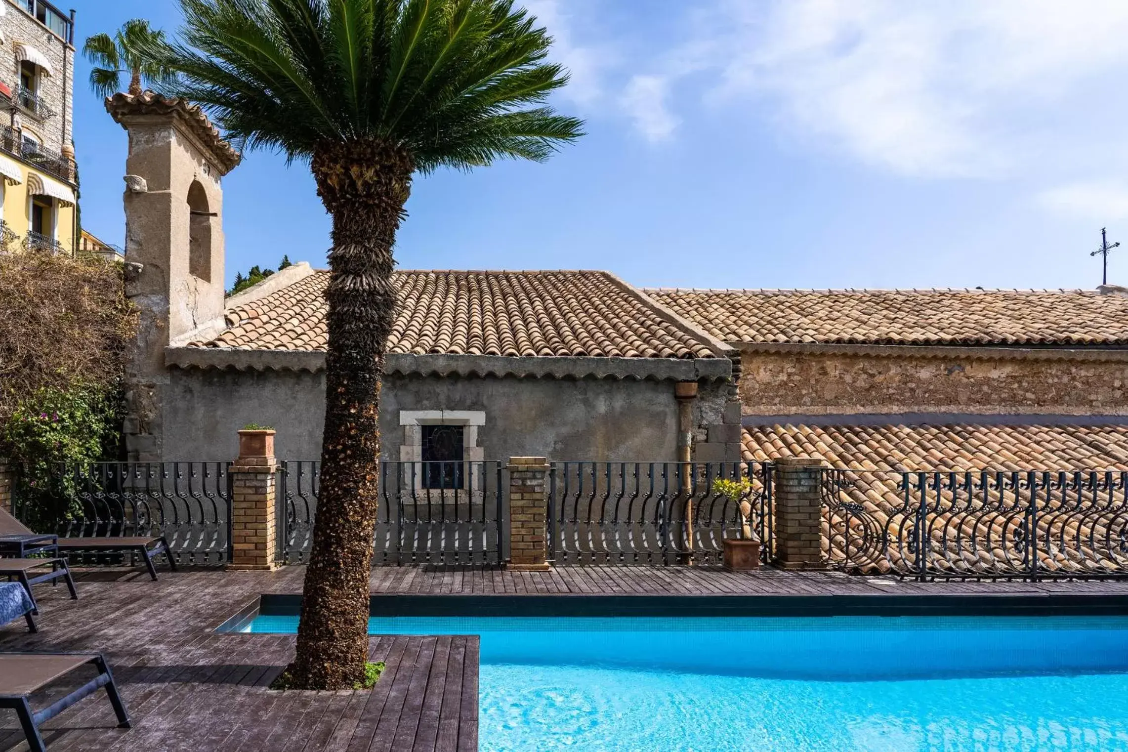 Swimming Pool in Hotel Villa Carlotta