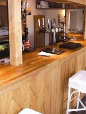 Lounge or bar, Kitchen/Kitchenette in The Anchor Inn